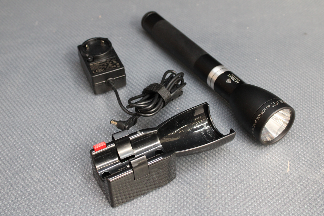 Mag Lite Ml150 Lr Led Taschenlampe Akkubetrieben Fokussierbar 439 G Defektware D-Ware