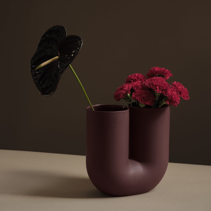 Muuto Vase Kink Porzellan Hellgrün Skulpturale Vase Mit Zwei öffnungen  B-Ware