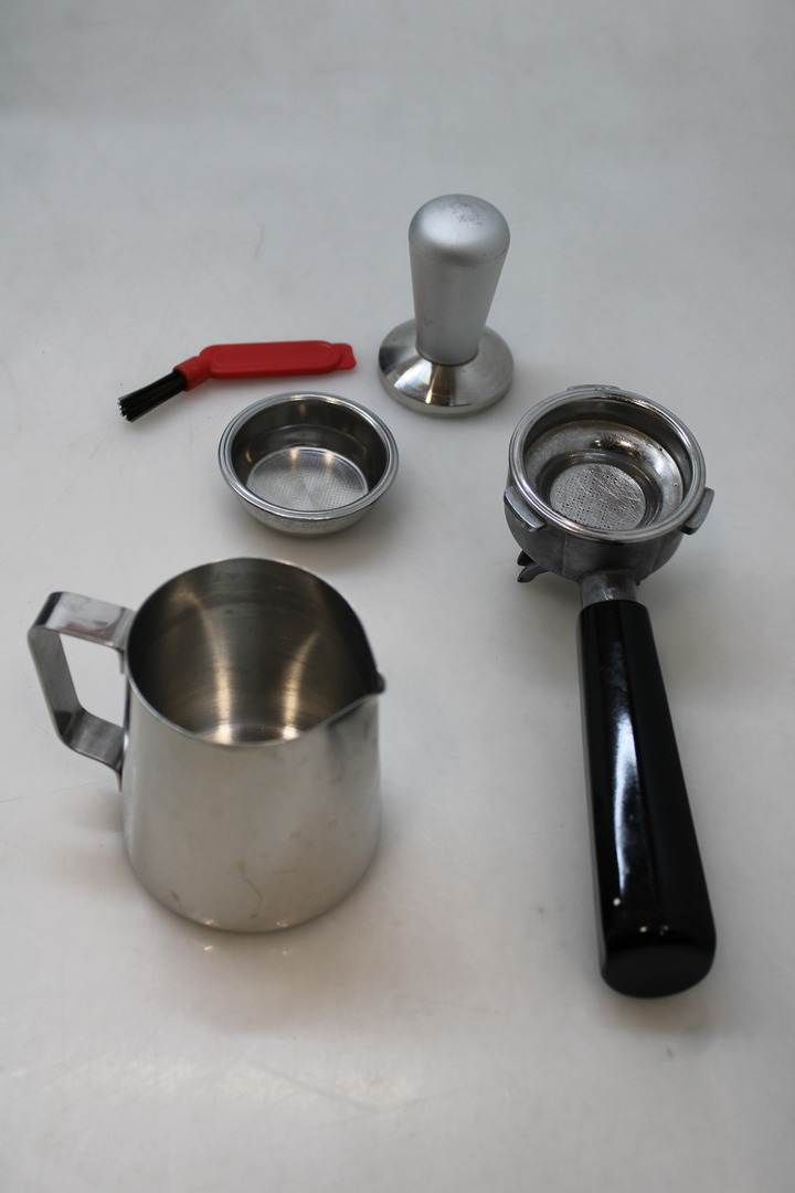 CM5020-GS Espressomaschine Siebträger Kaffeemaschine Mahl 1550W SIEHE TEXT/FOTO