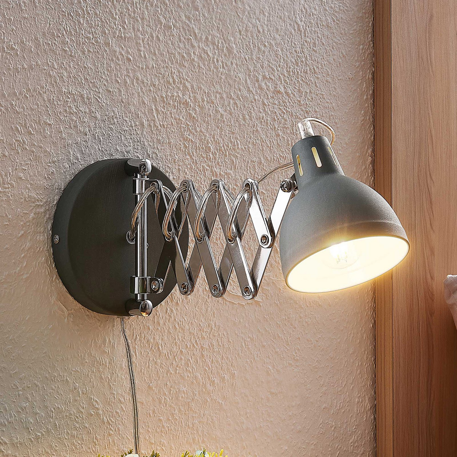 Applique murale Lindby Theon, lampe de lecture, bras articulé, fer 