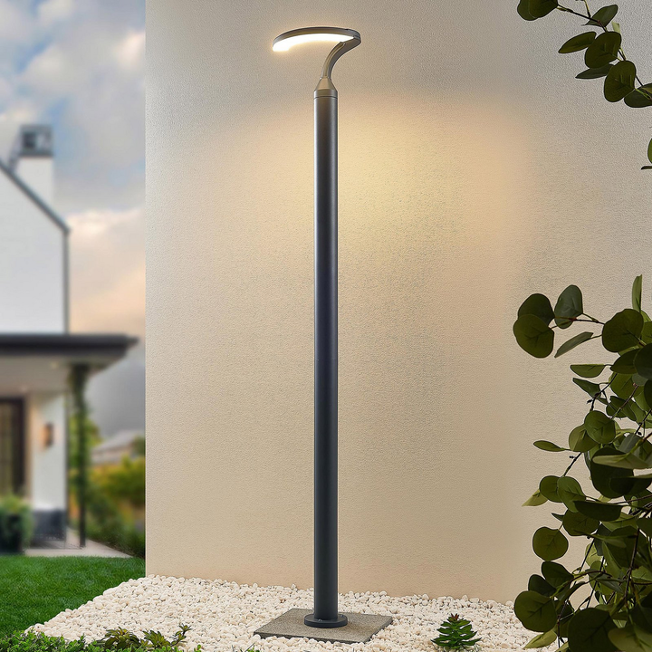 Lindby Keily LED-Mastleuchte Halbkreis Leuchte Lampe Spot Licht Gartenlampe LED