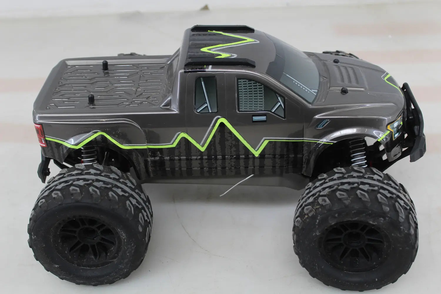 C-Ware Reely New1 Brushed 1 Zu 10 Rc Modellauto Elektro Monstertruck Siehe Text/Foto - 4016139197265