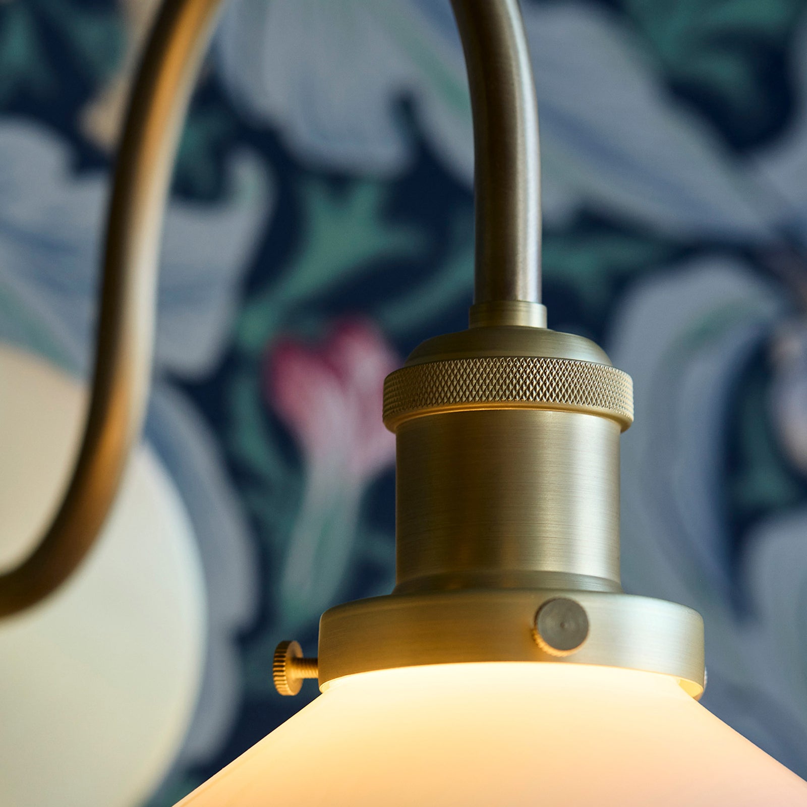 PR Home Wandleuchte Axel Vintage messingfarben Lampe mit Glasschirm opal 25cm - 7330976136858