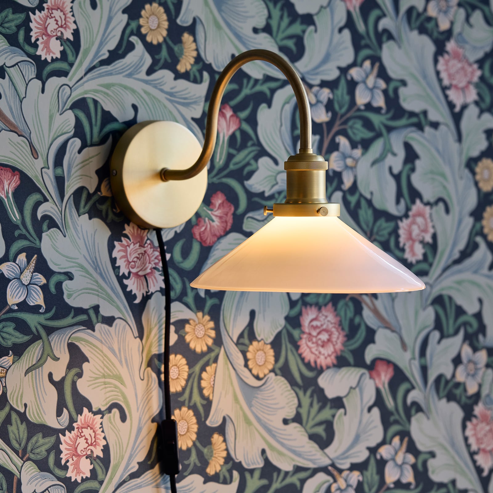 PR Home Wandleuchte Axel Vintage messingfarben Lampe mit Glasschirm opal 25cm - 7330976136858