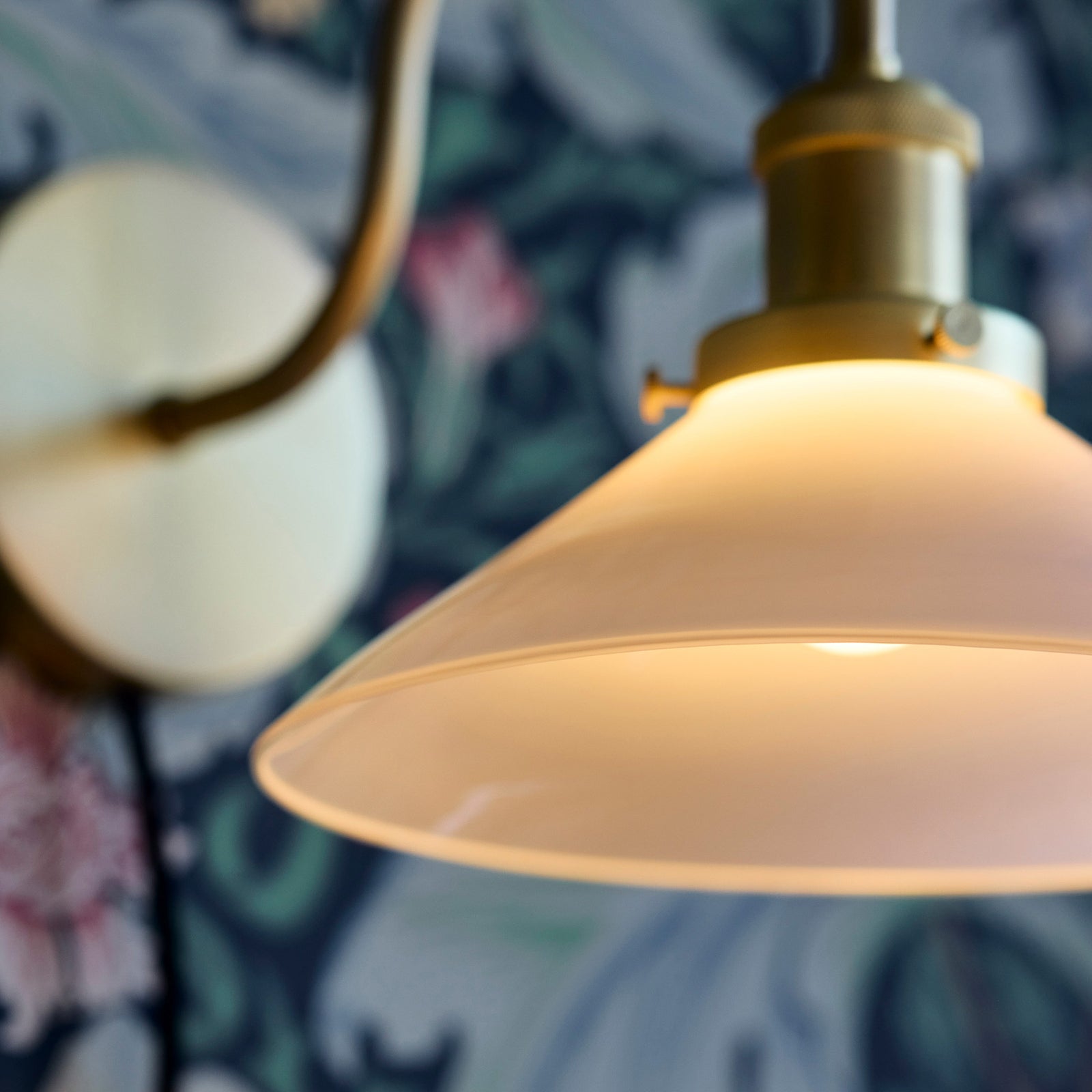 PR Home Wandleuchte Axel Vintage messingfarben Lampe mit Glasschirm opal 25cm - 7330976136858