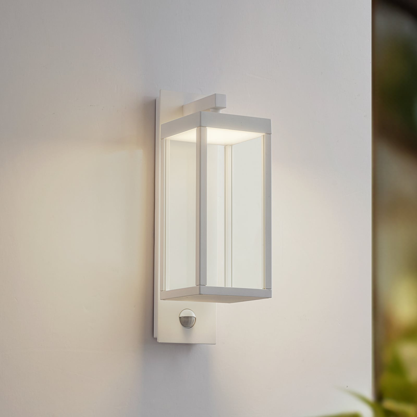 Lucande LED-Außenwandlampe Ferdinand weiß 38 cm mit Bewegungsmelder IP54 - 4251911798241