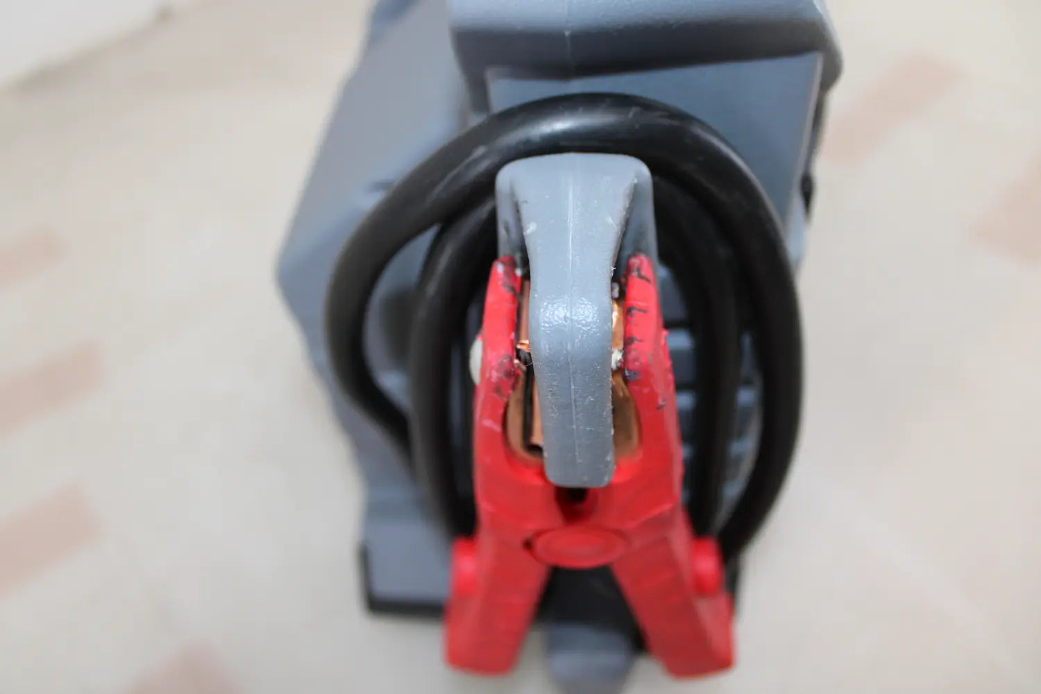 B-Ware Ks Tools 12 V + 24 V Batterie Booster Starthilfegerät 1400 A Siehe Text/Foto - 4042146413173