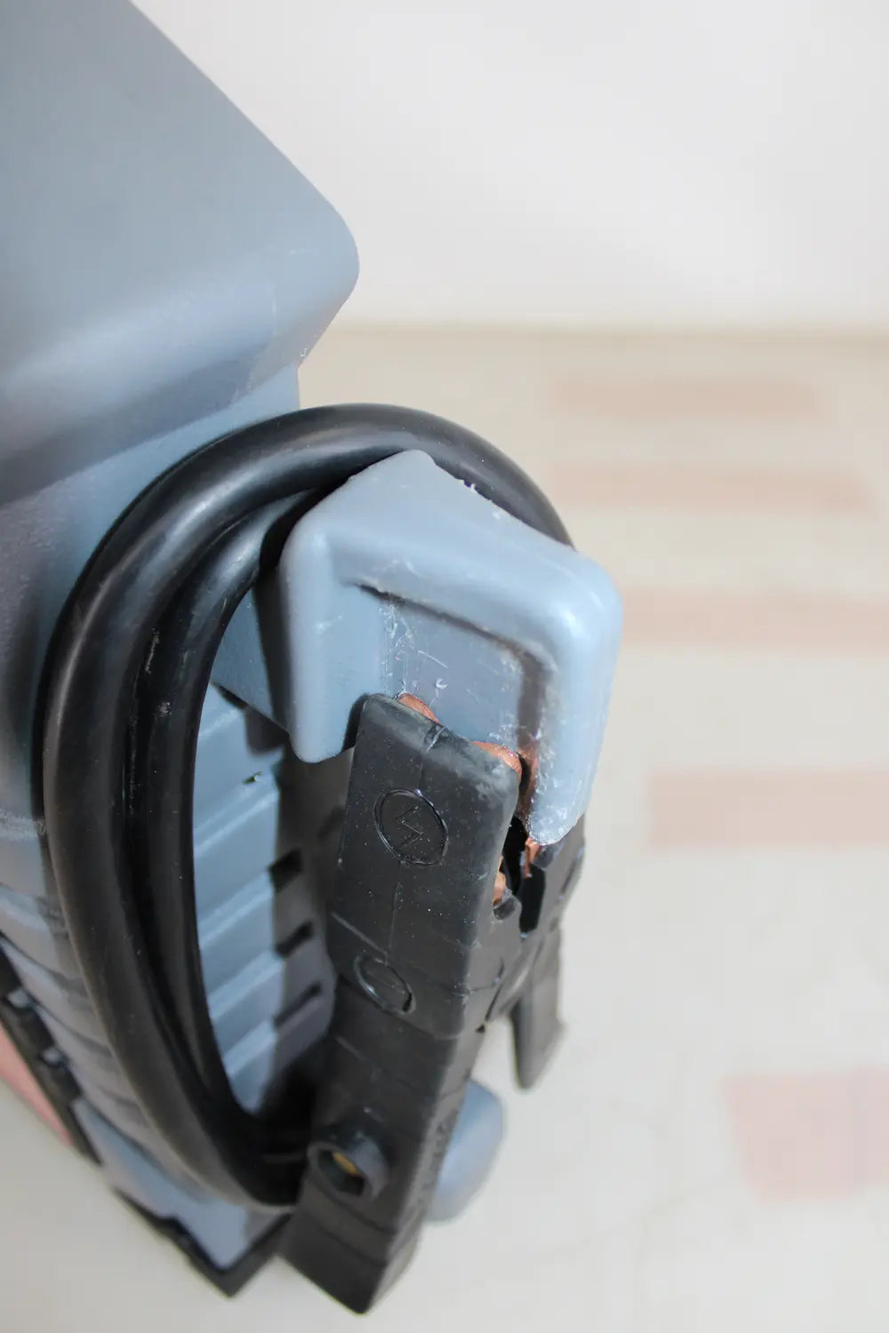 B-Ware Ks Tools 12 V + 24 V Batterie Booster Starthilfegerät 1400 A Siehe Text/Foto - 4042146413173