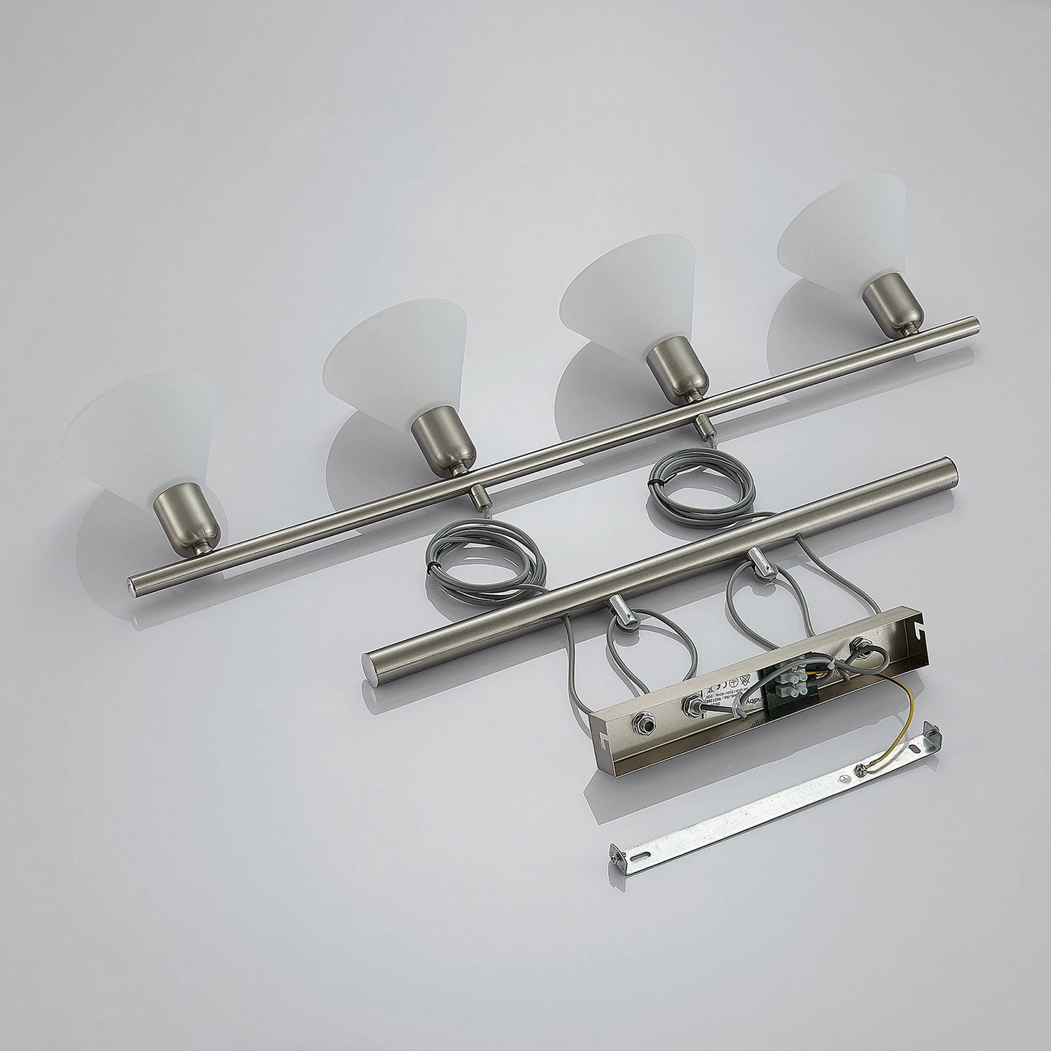 Suspension réglable en hauteur Lindby Delira, plafonnier décoratif E14