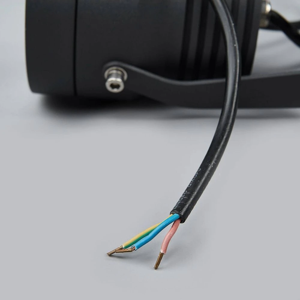 Projecteur LED extérieur Lucande de qualité B, modèle Irina, en aluminium, 1 lampe