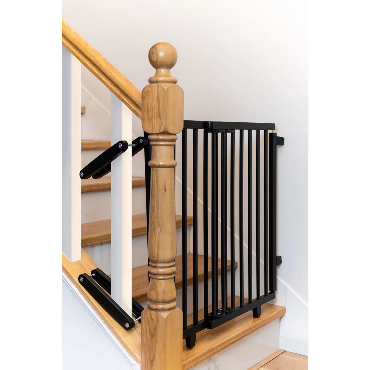 Geuther by reer Treppenschutzgitter Treppengeländer 93 - 135 cm Holz schwarz126 - 4010221096771