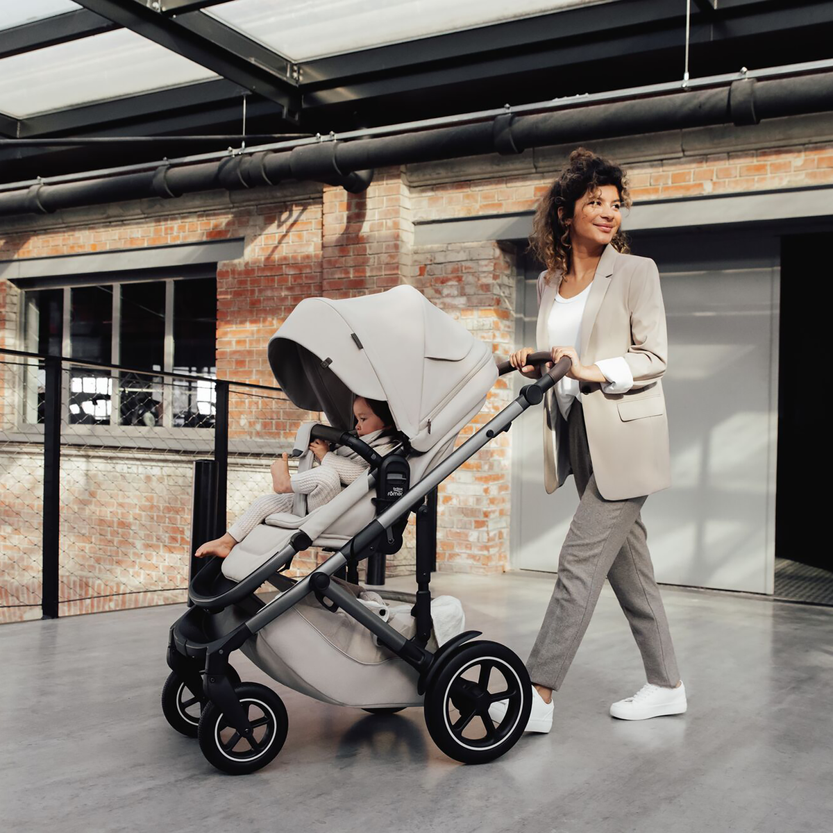 Britax Römer Diamond Kinderwagen Buggy SMILE 5Z LUX Soft Taupe Flugzeugzulassung - 2000584945795