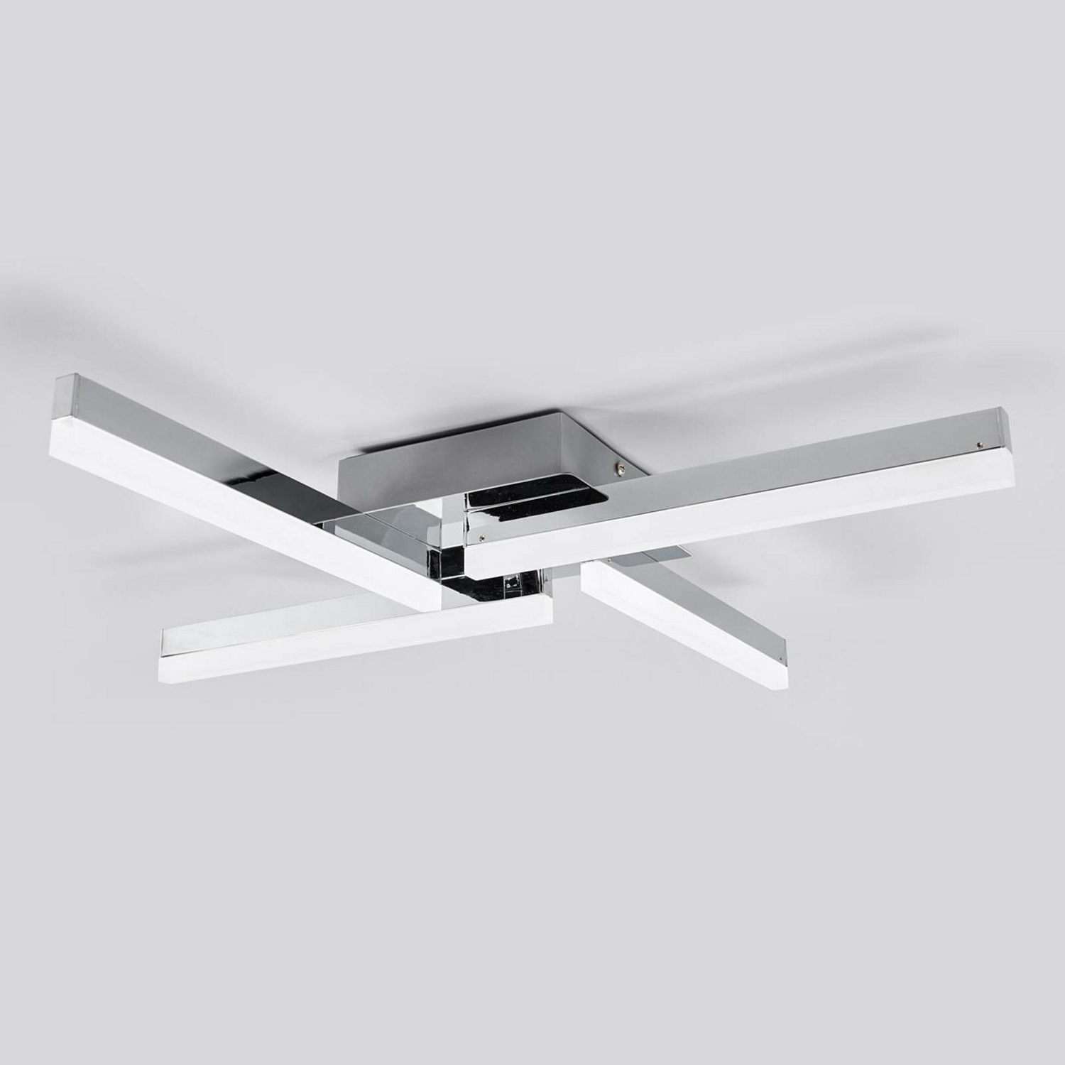 Plafonnier LED Lindby à quatre lumières Patrik, lampe de plafond IP44, produit de seconde main. 