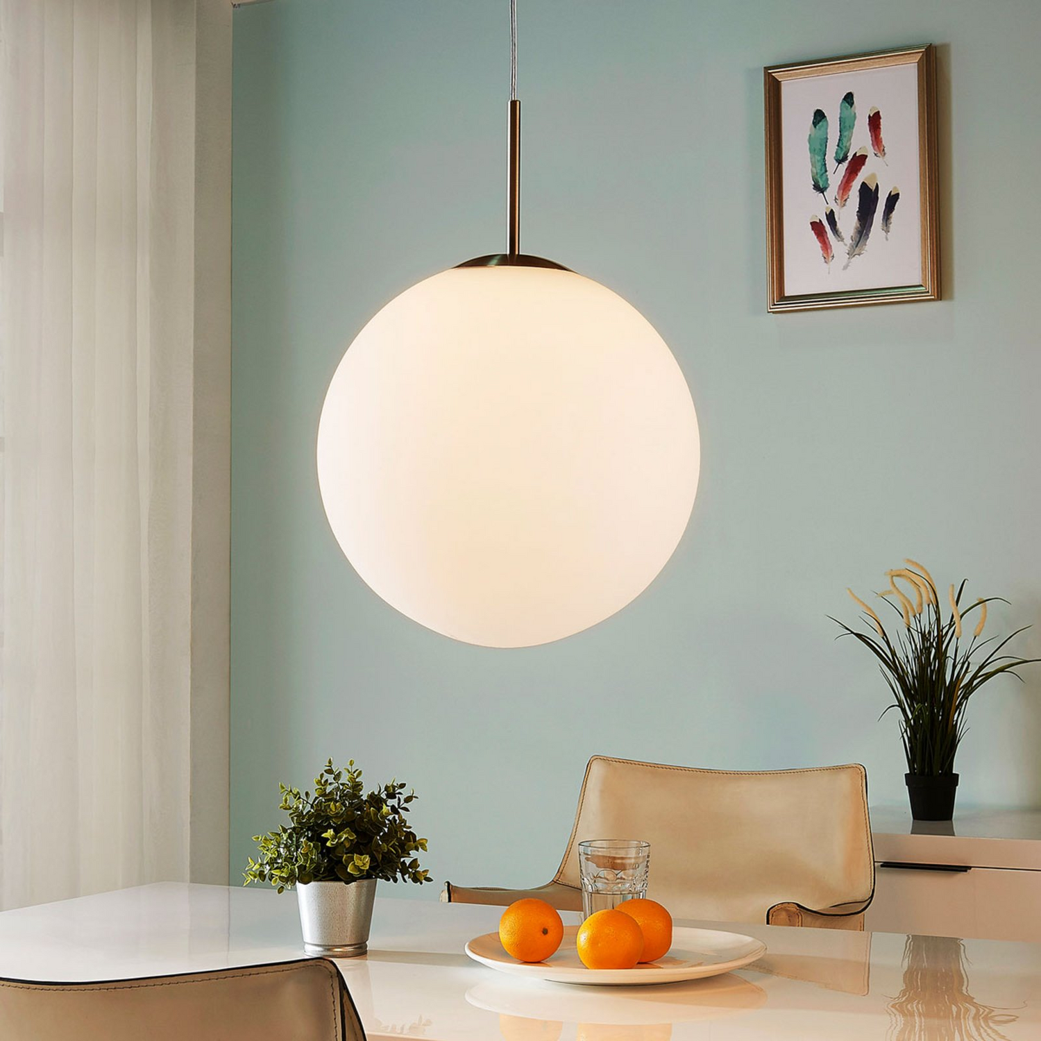 Suspension sphérique Lindby Marike, plafonnier, douille E27 en verre opale 