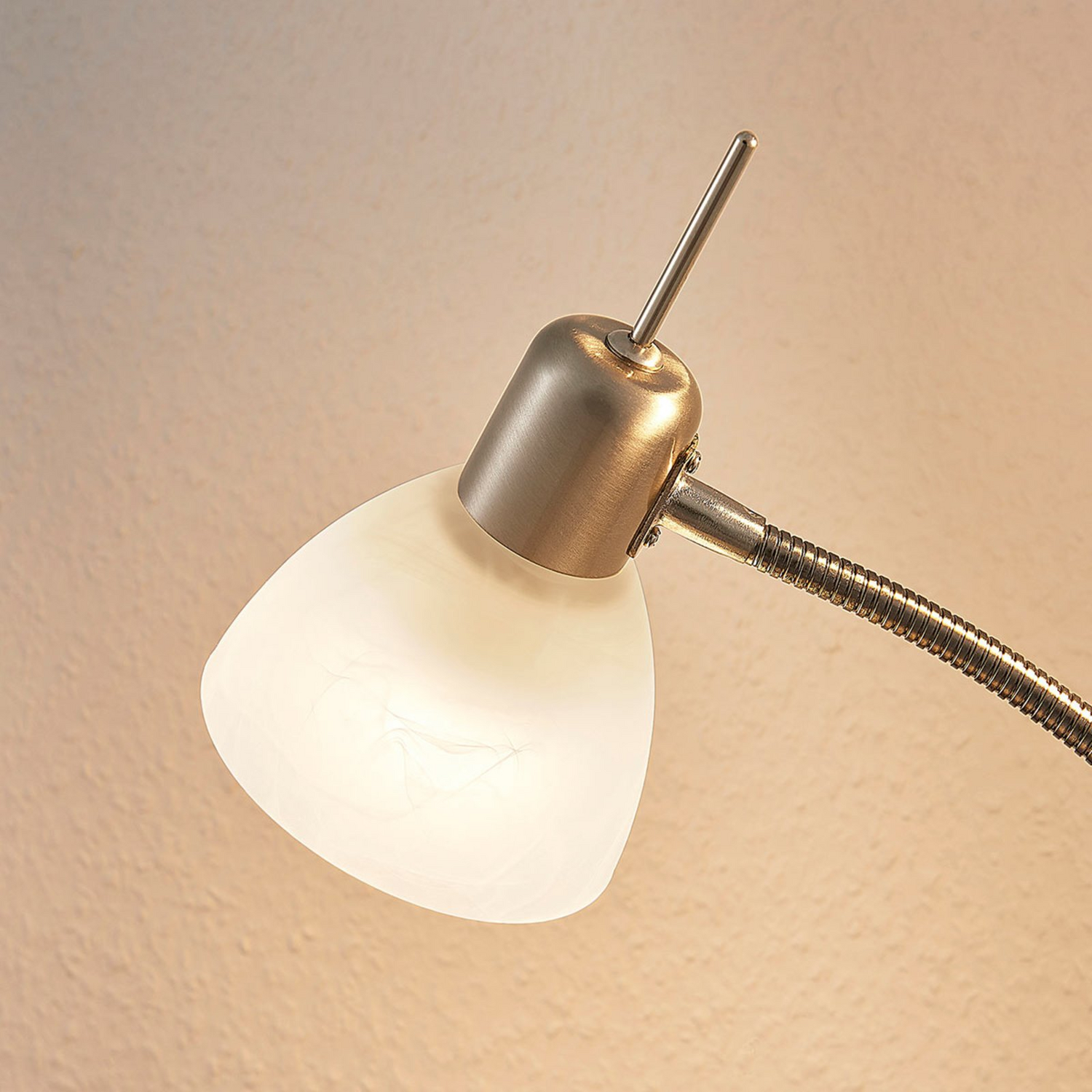 Lampadaire LED Lindby Gwendolin, lampe sur pied, 2 lumières, E14, nickel 