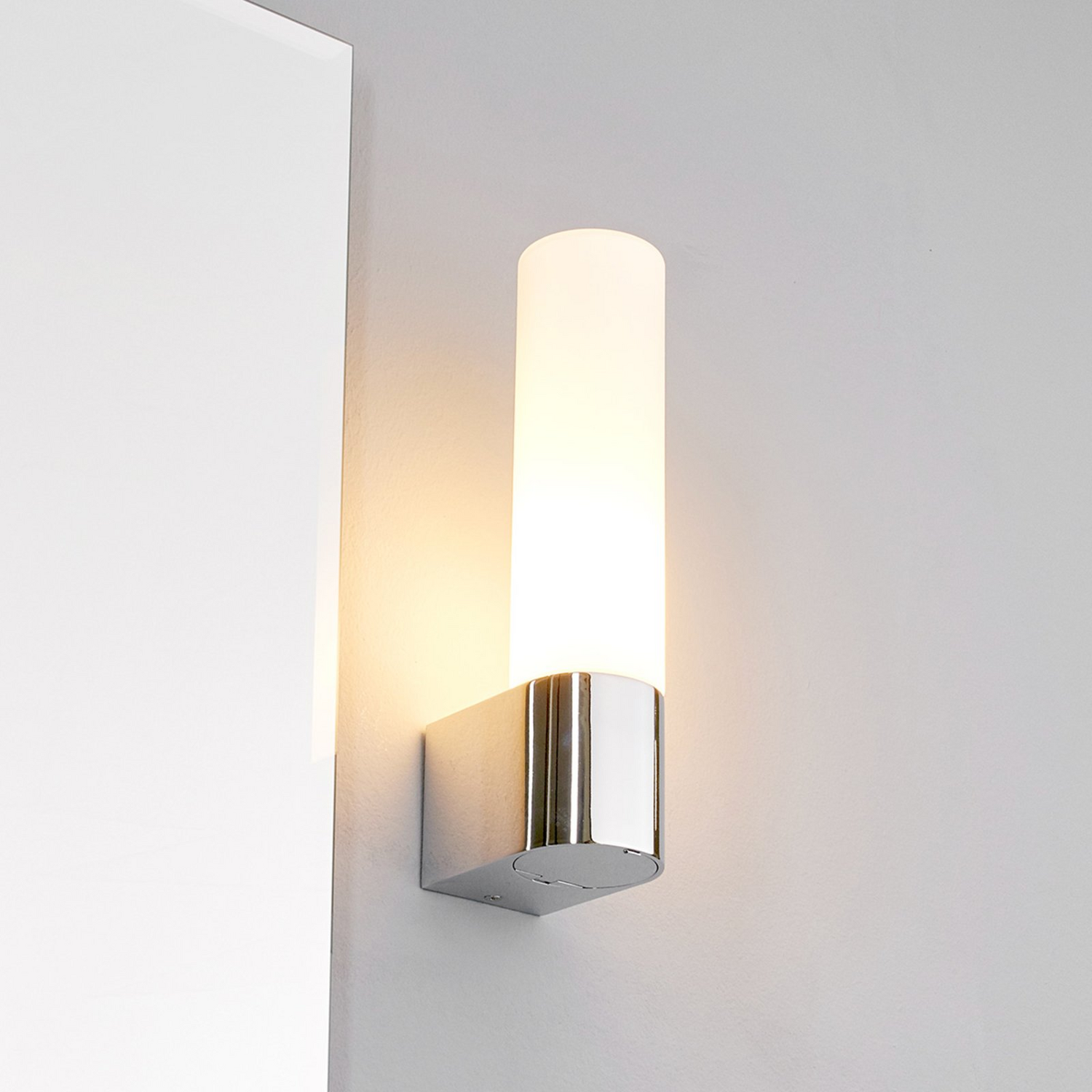 Lampe murale Lindby Practical Mirror Lamp Melike avec douille, qualité B 