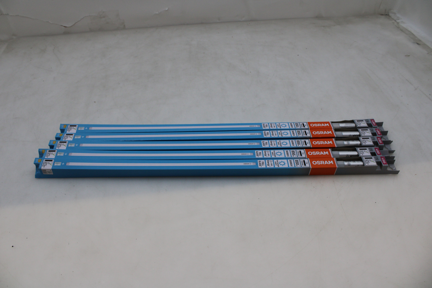 B-Ware OSRAM LED G13 Röhrenform Leuchtmittel T8 Kaltweiß (Ø x H) 26.80mm x 28mm 5 STÜCK