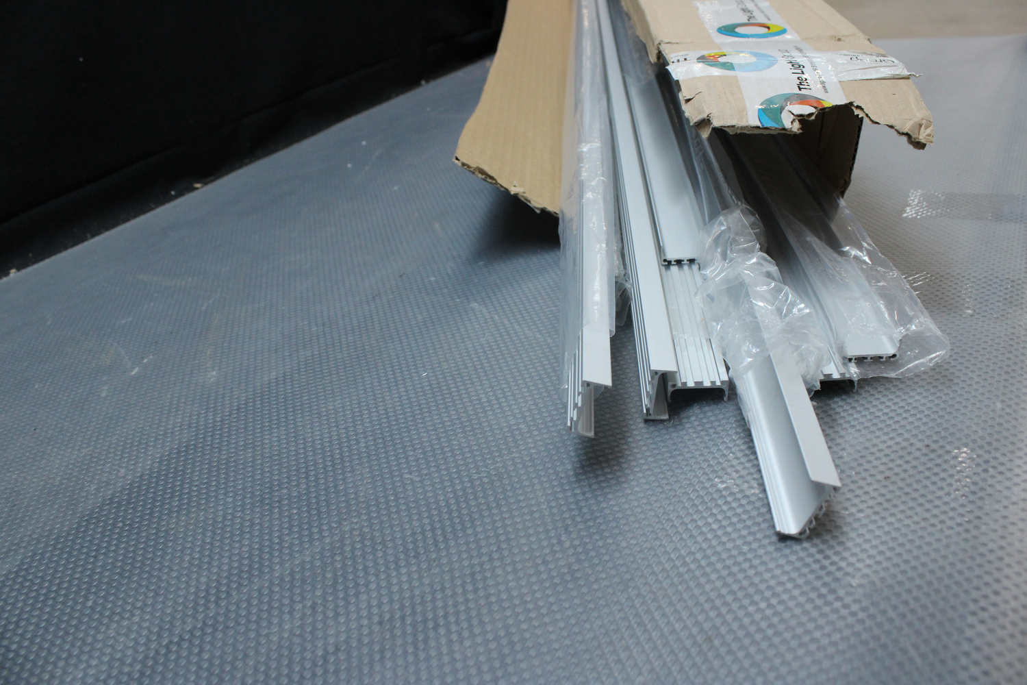 B-Ware The Light Group S40120 SLC Pro B1 Aufbau Extra Low 2m Profilabdeckung Leuchte