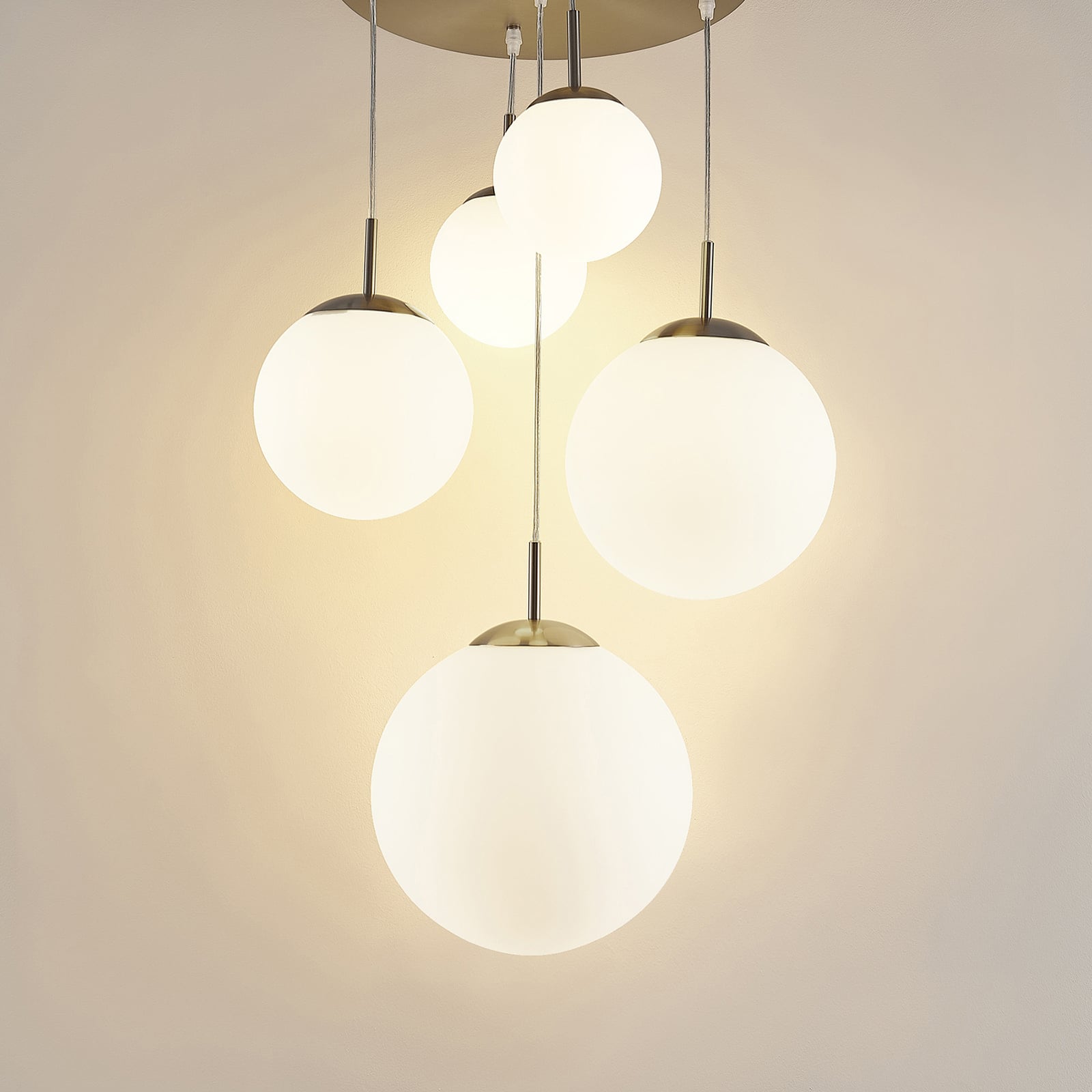 Lindby Hängeleuchte Heleska LED Pendelleuchte Lampe 5-flammig weiß Ø50cm nickel - 4251096595017