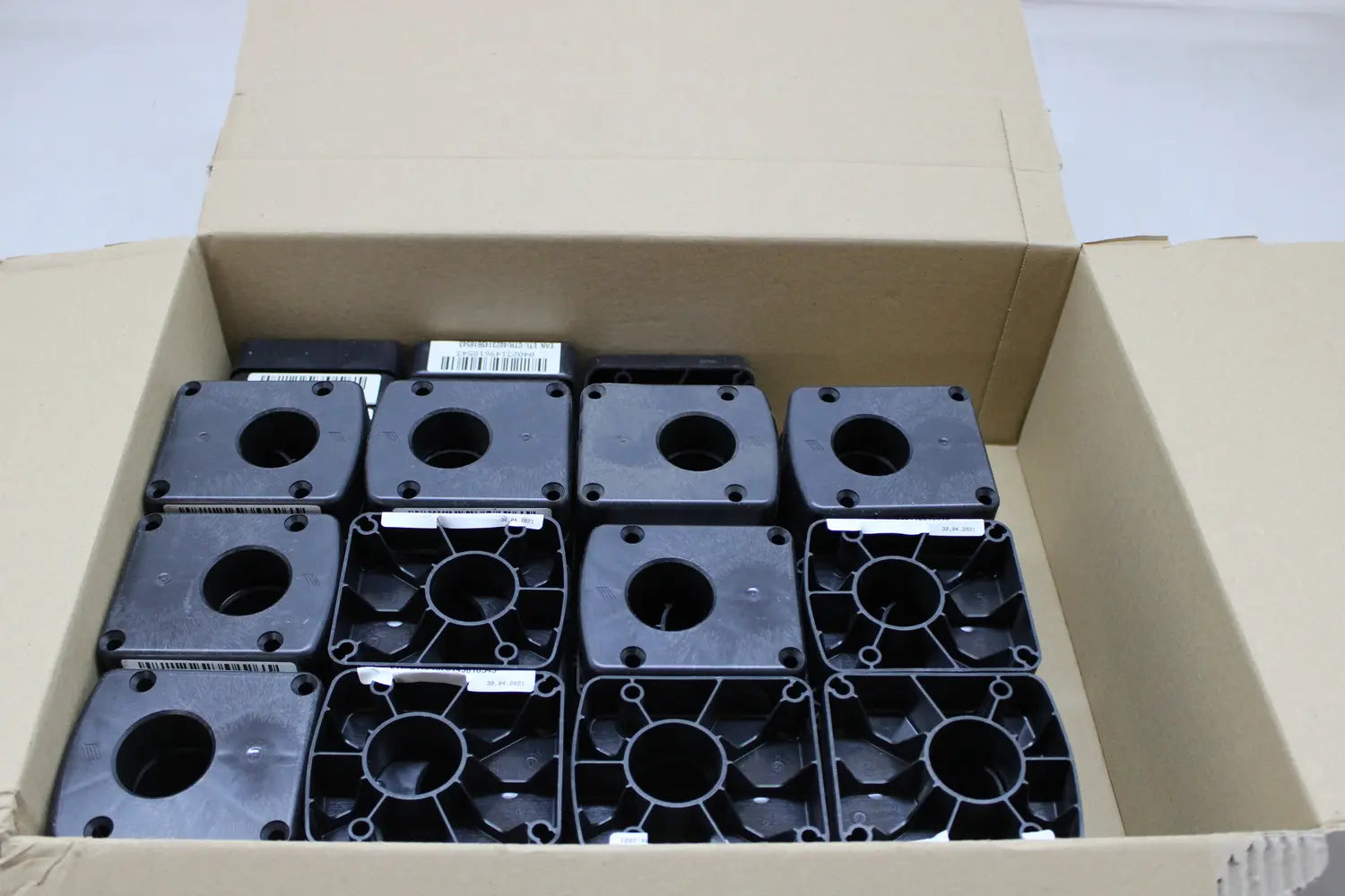 B-Ware Hettich Gleiter Universal Möbelgleiter Bodenschutz Kunststoff Schwarz 68 Stück - 4023149618543