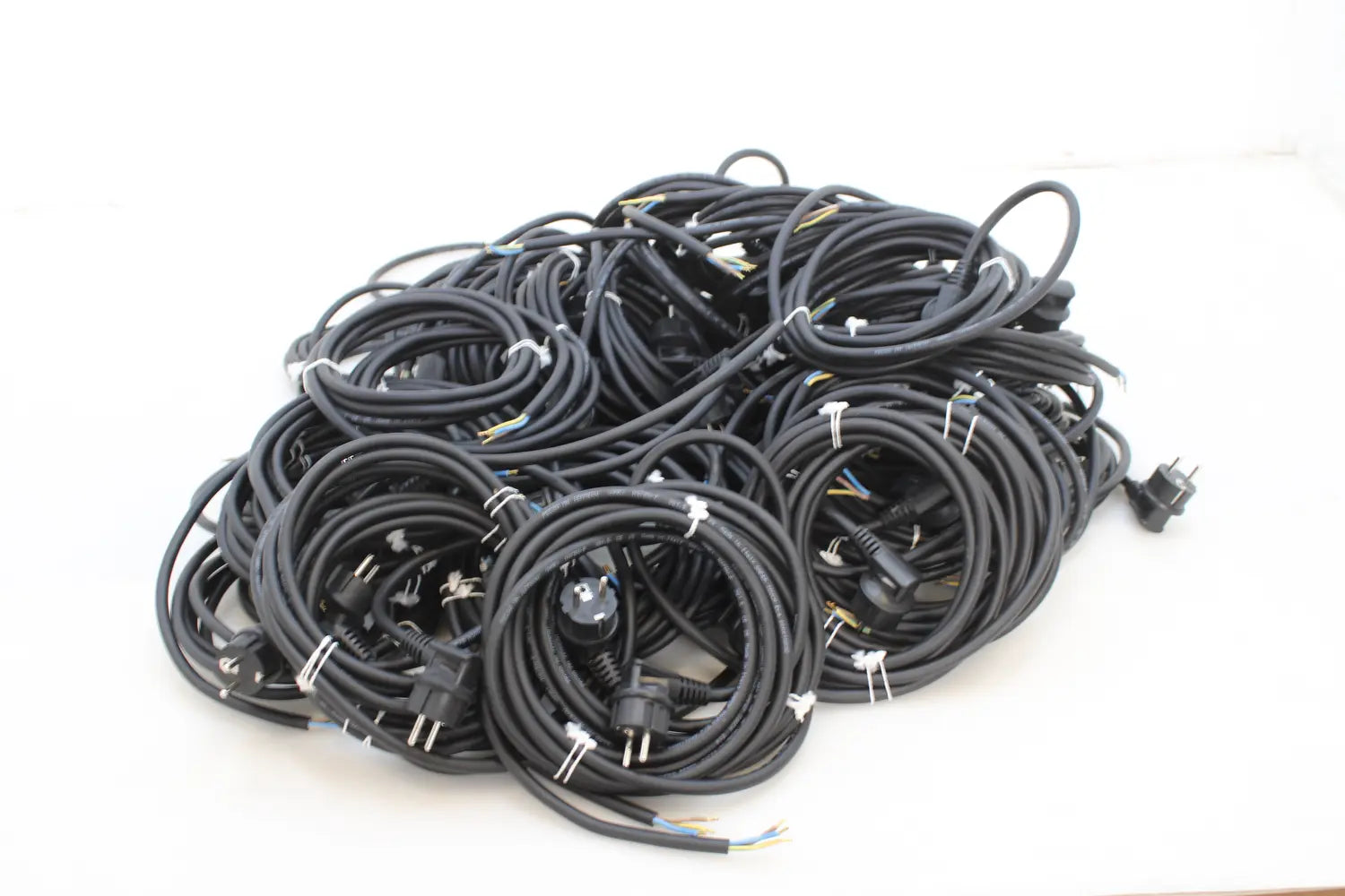 B-Ware H4 L Anschlussleitung Stromkabel Netzkabel Schukostecker Schwarz 1,5 M 48 Stück - 4060892344152