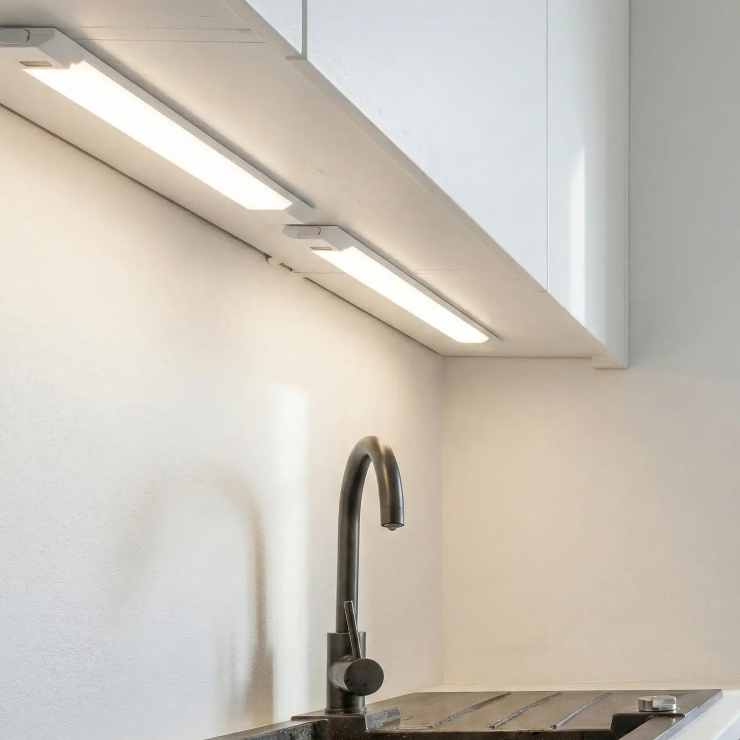 B-Ware Osram Unterbauleuchte Lichtleiste Led Sensorleuchte Linear Edge Weiß 50 Cm Cct - 4099854462993