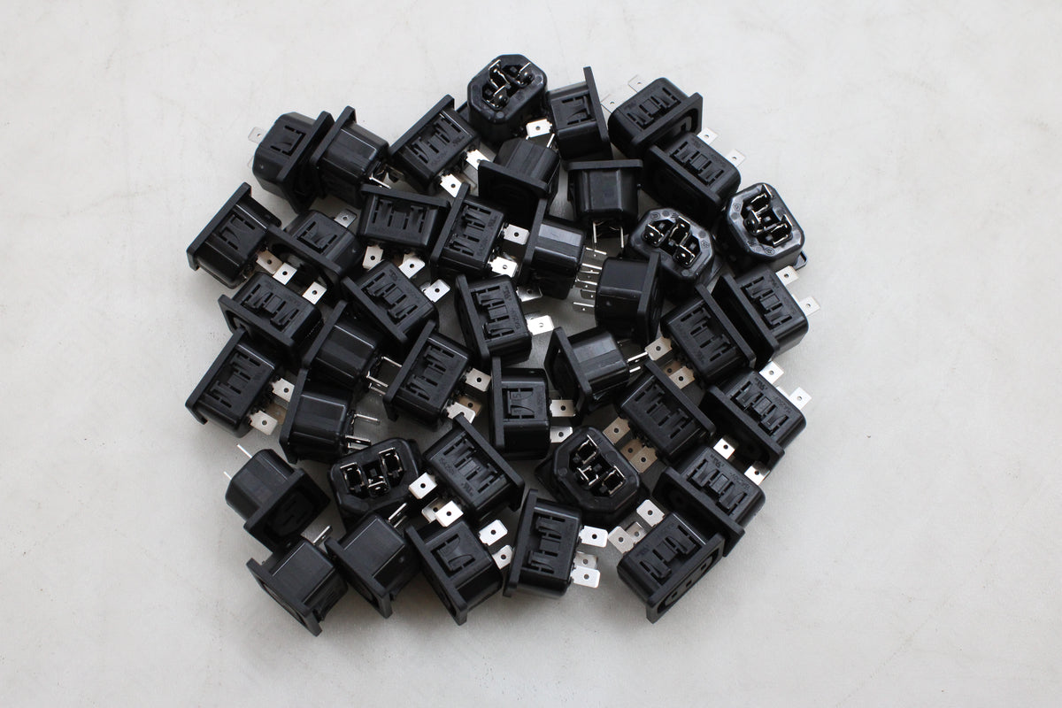 SCHURTER Einbaustecker Stecker C14 Snap-in Steckanschluss 3pol Schwarz 40 STÜCK - 4099889867640