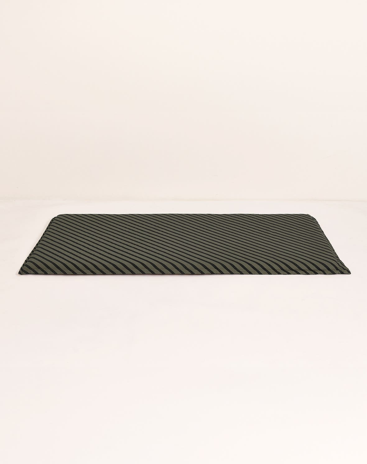 Nobodinoz Landscape Matte Bodenmatte Vetiver 60 x 120 cm gestreift