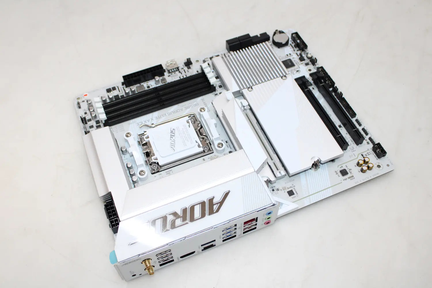 D-Ware Gigabyte Mainboard B650 E Aorus Elite X Ax Ice Atx Am5 Amd Ryzen Defektware - 4719331860554