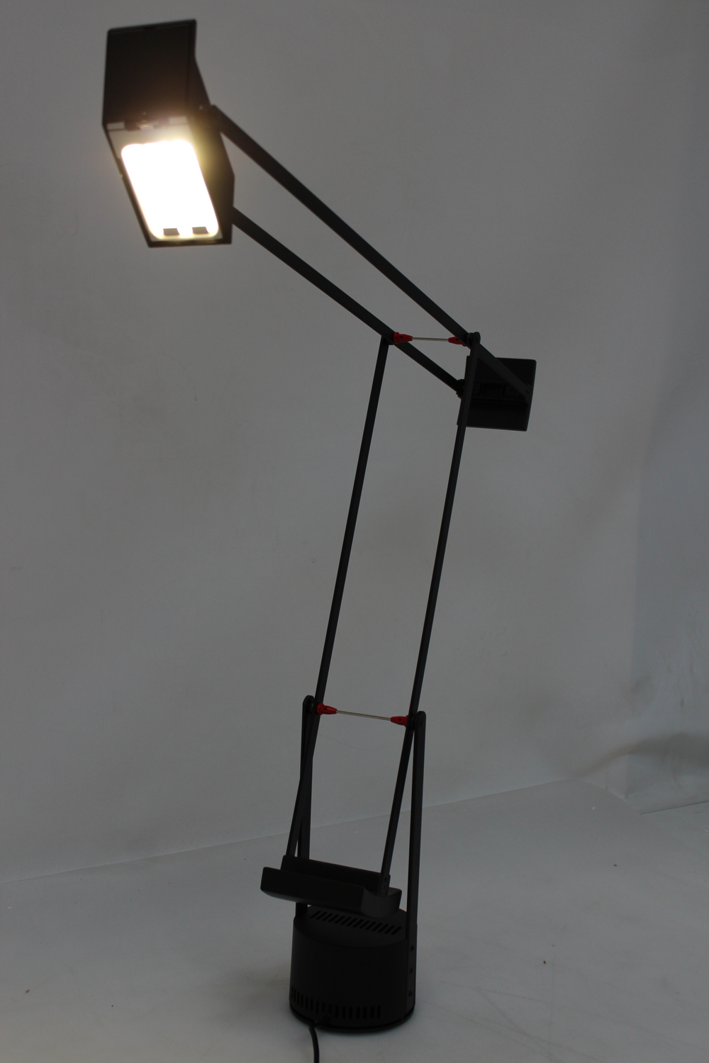 Artemide Tizio 50 Led Schreibtischleuchte Tischlampe Tischleuchte Designerlampe  B-Ware