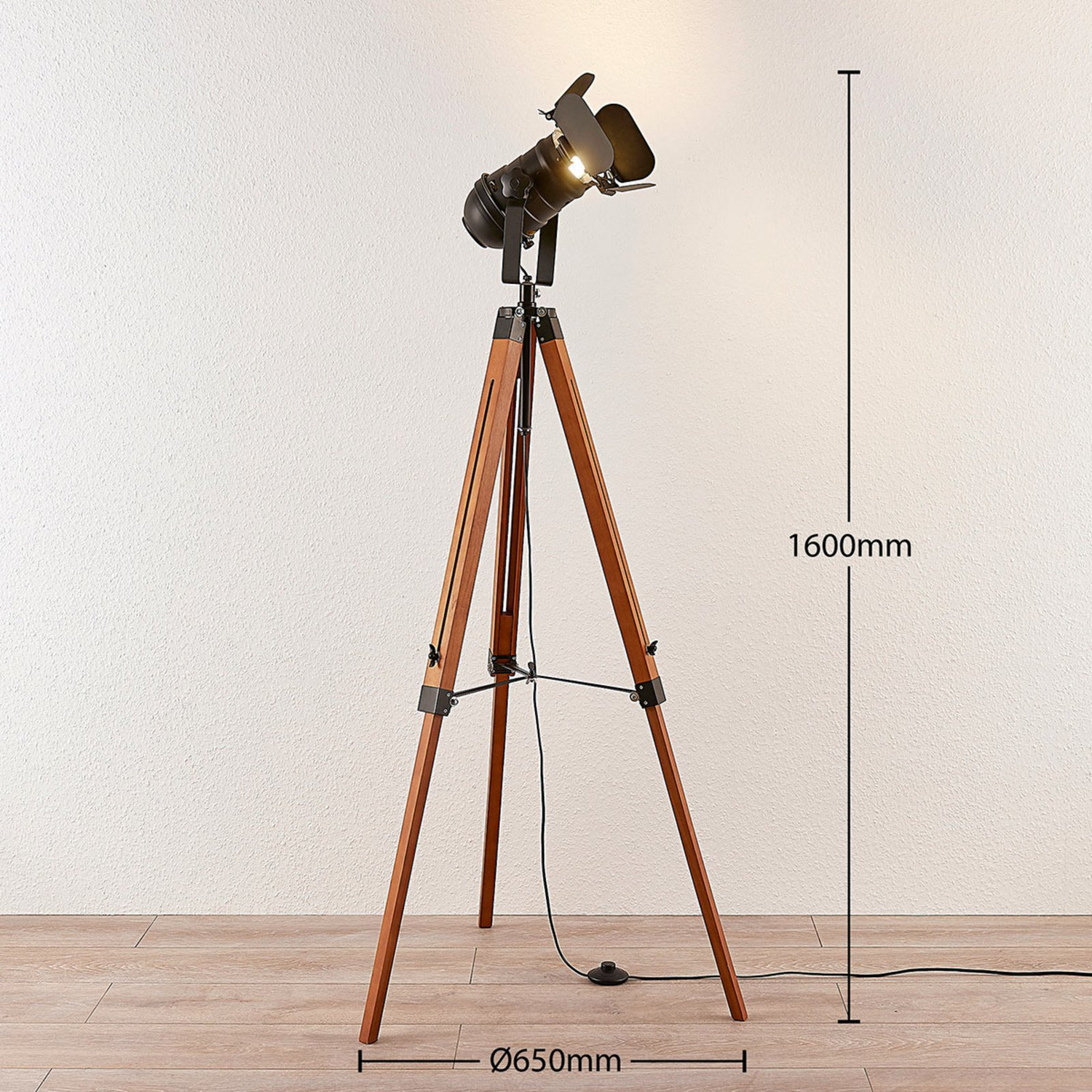 Lampadaire en bois Lindby Hilma, lampe sur pied, lampe de salon, lampe de lecture décorative, E27 
