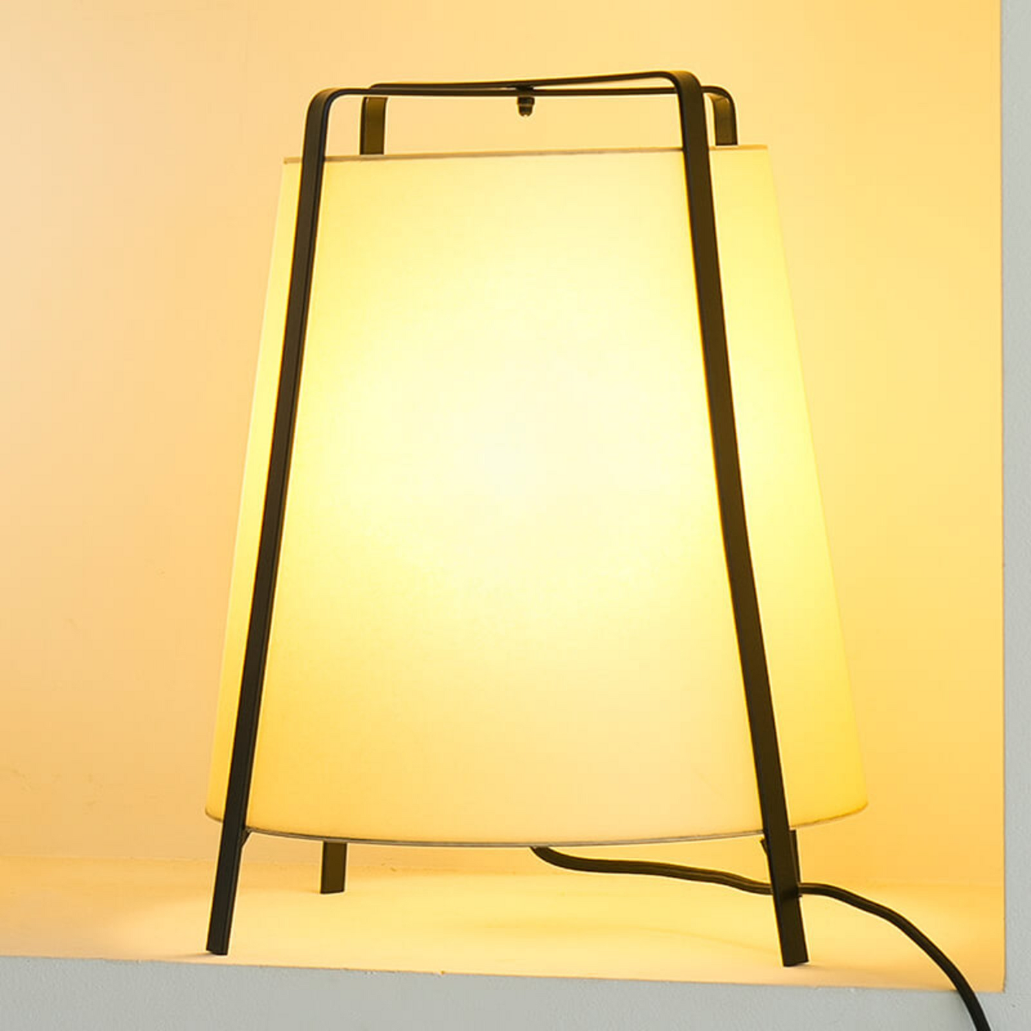 B-Ware Faro Barcelona Akane Tischleuchte Tischlampe Leuchte Lampe Tischlicht