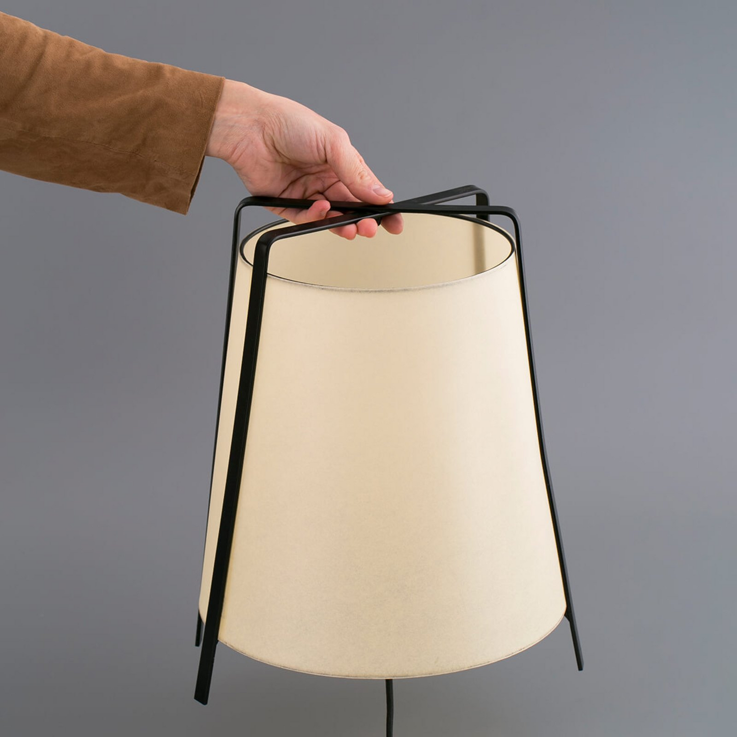 B-Ware Faro Barcelona Akane Tischleuchte Tischlampe Leuchte Lampe Tischlicht