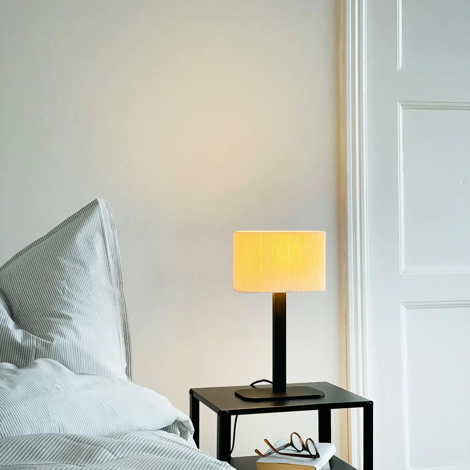 B-Ware Dyberg Larsen Tischlampe Leuchte Calix Weiß Textil Metall Naturweiß 39 Cm - 5704709091394