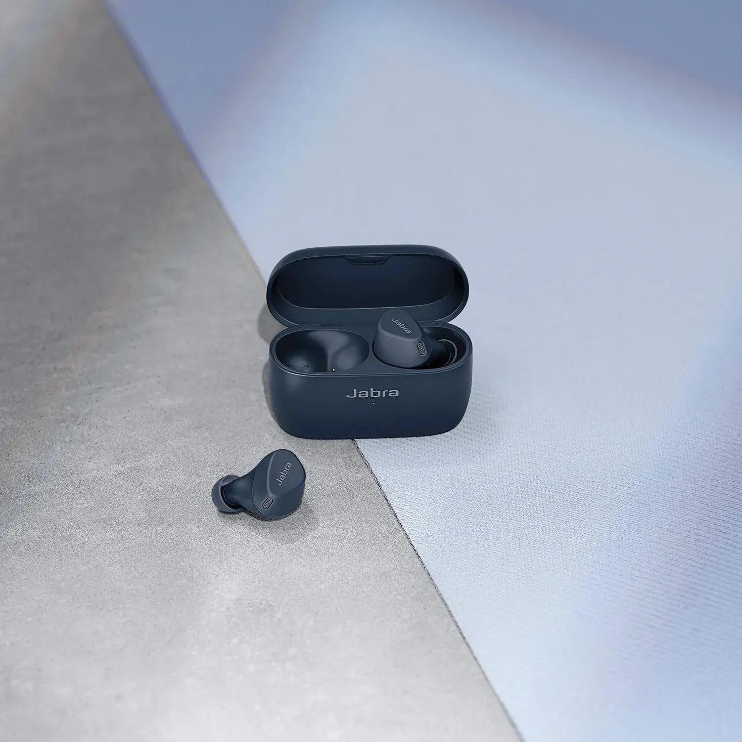 B-Ware Jabra Kopfhörer Ohrhörer In Ear True Wireless Elite 4 Active Blau Navy Sound - 5707055052765