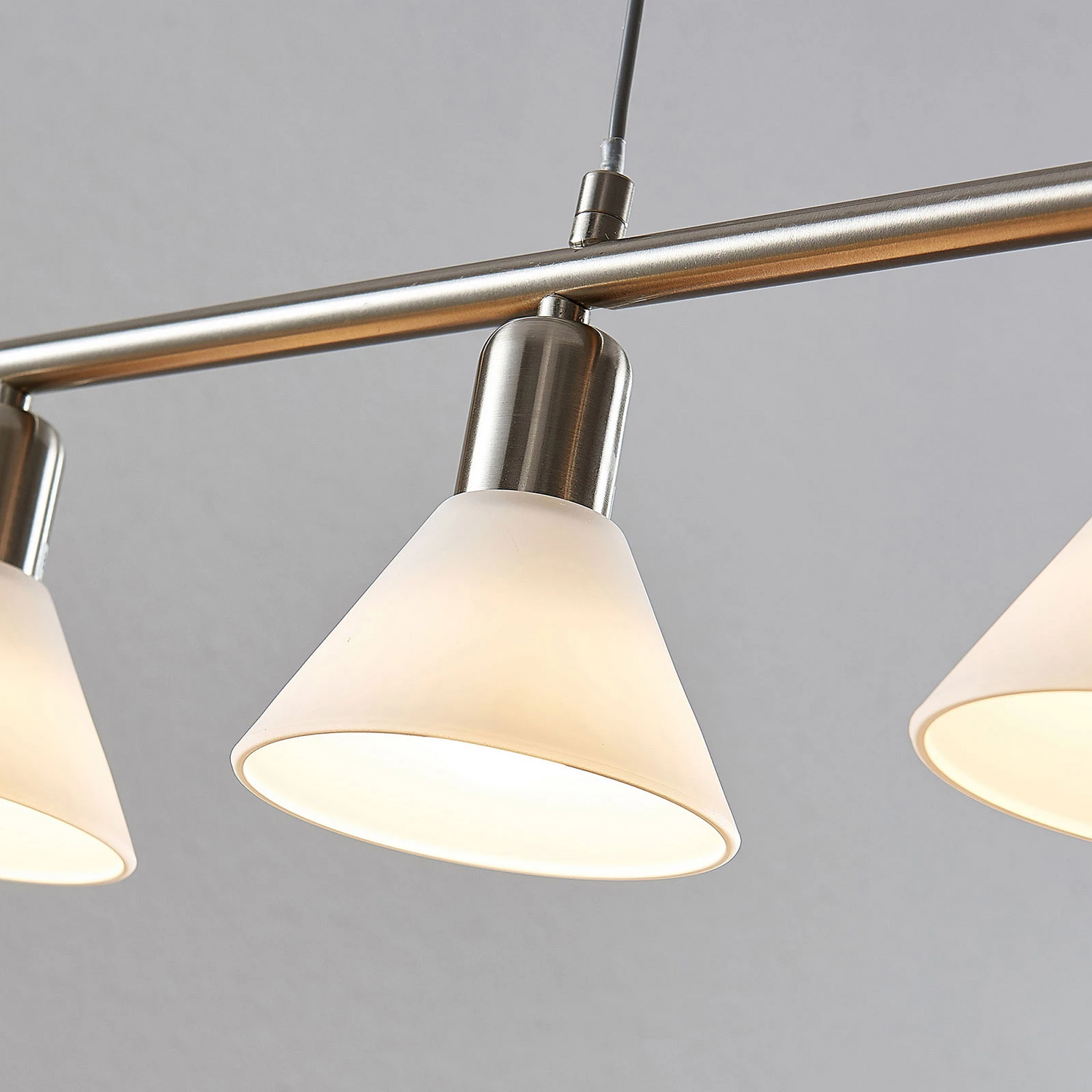 Suspension réglable en hauteur Lindby Delira, plafonnier décoratif E14