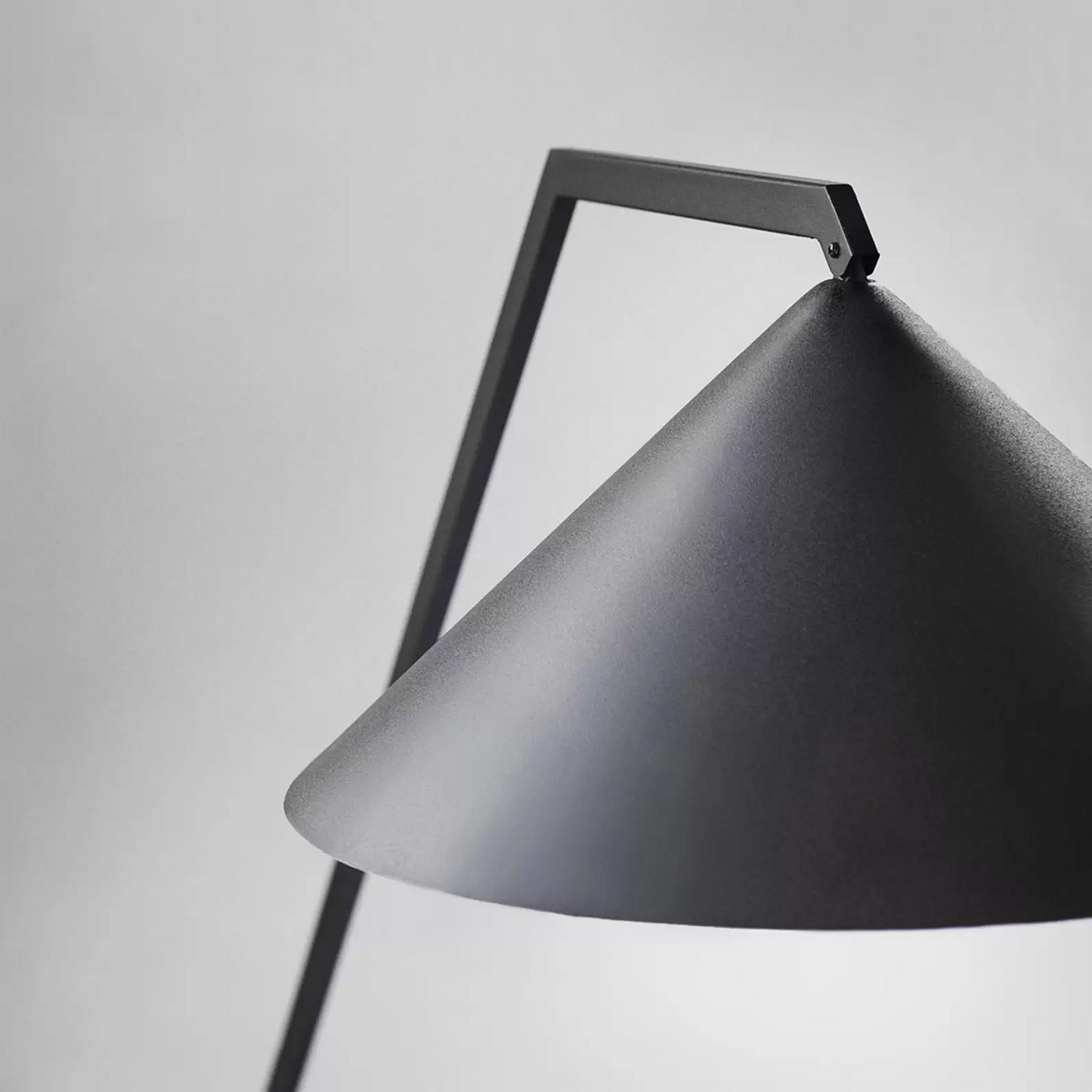 Northern Gear Floor Mattschwarze Stehlampe Stehleuchte Lampe Leuchte Leselampe B-Ware - 7090018214103