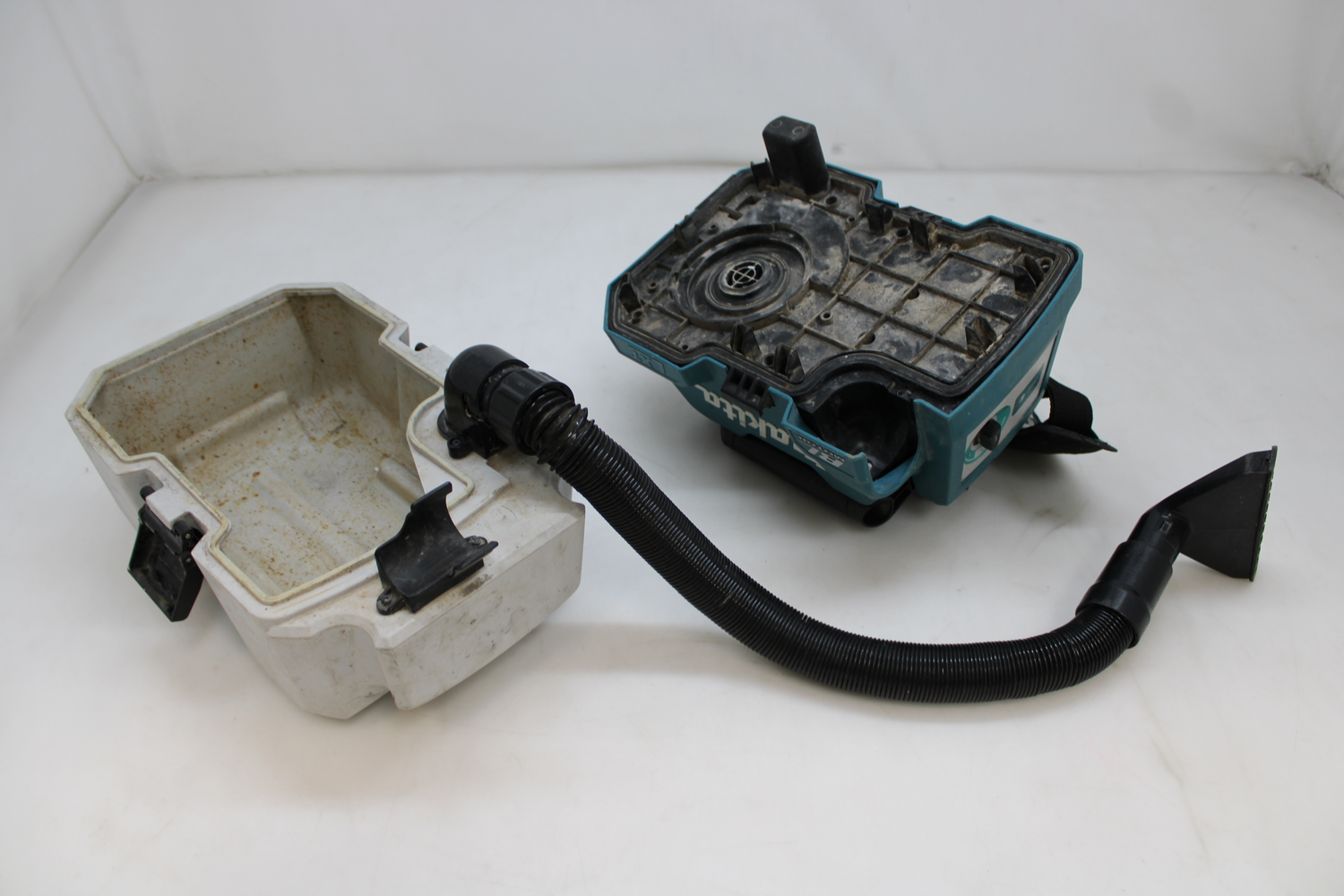 C-Ware Makita Dvc 750 Lzx3 Akku Staubsauger Nass Und Trockensauger Siehe Text/Foto