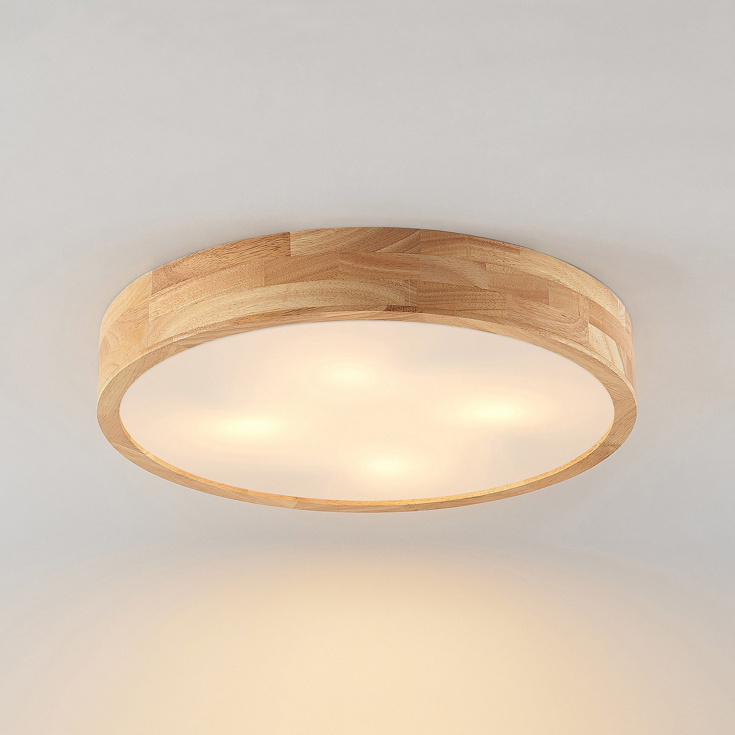 Plafonnier Lindby Tanju de qualité B, en bois de chêne, ø50cm, luminaire décoratif, douille E27