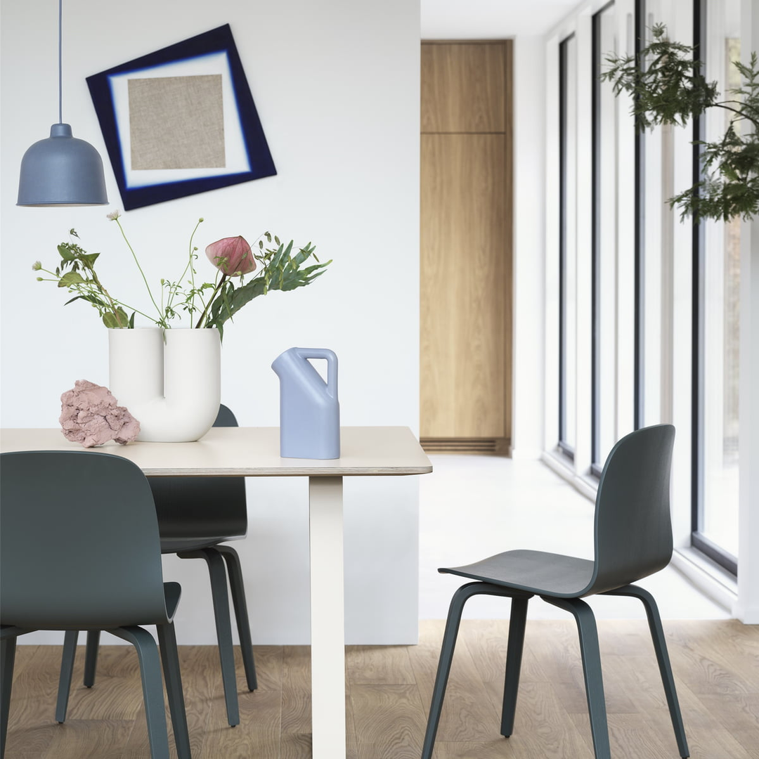 Muuto Vase Kink Porzellan Hellgrün Skulpturale Vase Mit Zwei öffnungen  B-Ware