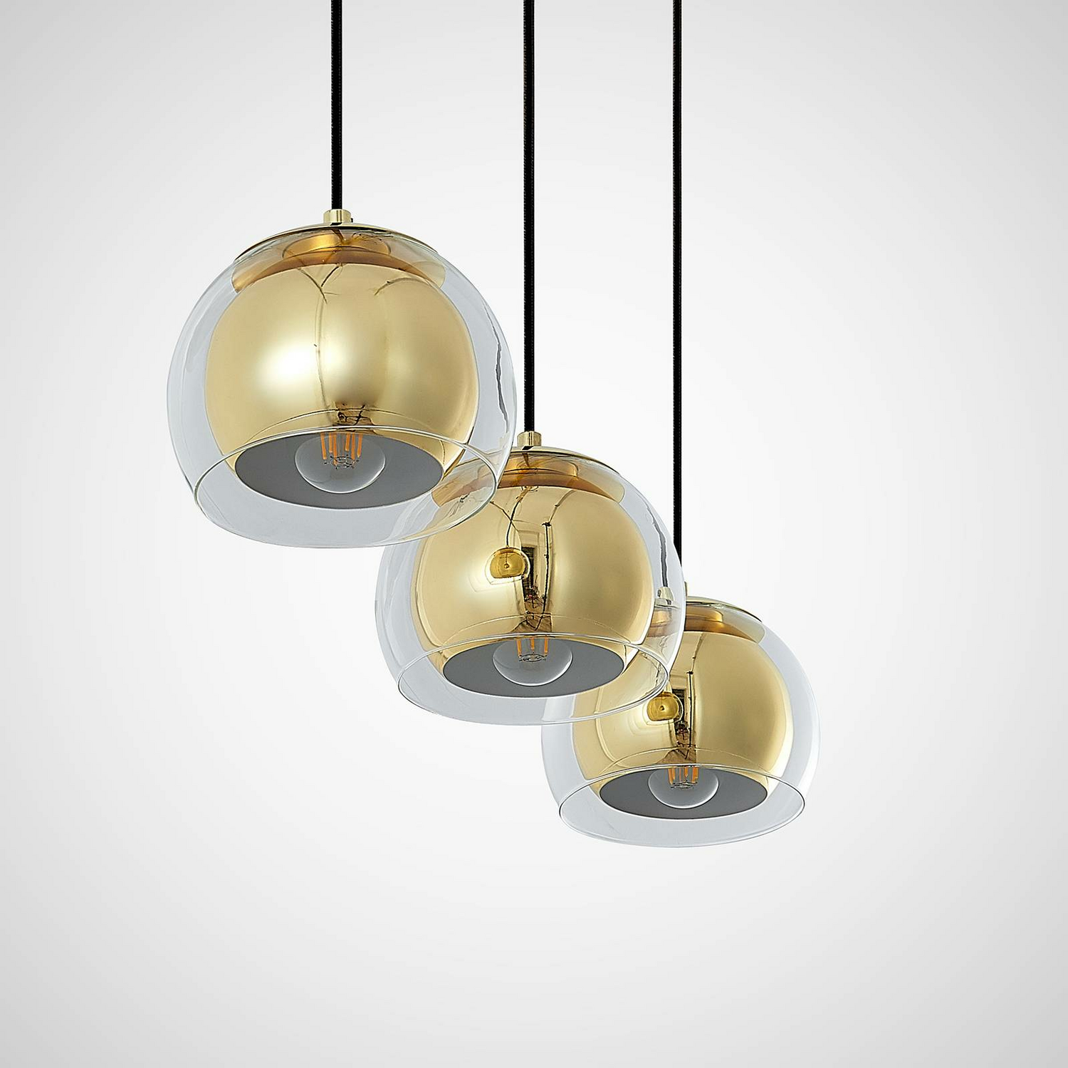 Suspension Lindby Daymien, applique murale à trois ampoules en laiton