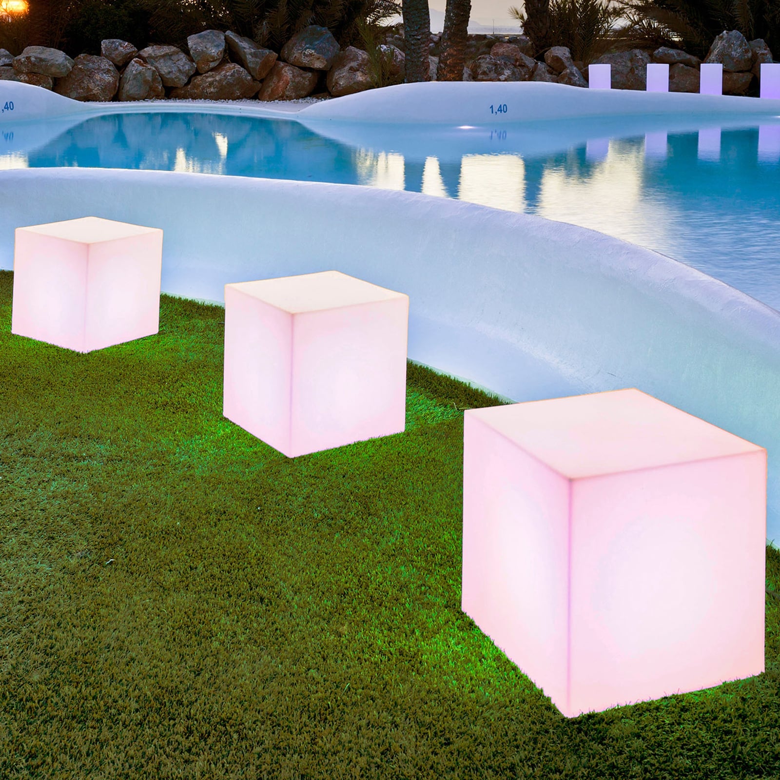 Newgarden Solarleuchte Cuby LED Gartenlampe dimmbar RGB 43cm weiß IP65 600lm - 8436558745483