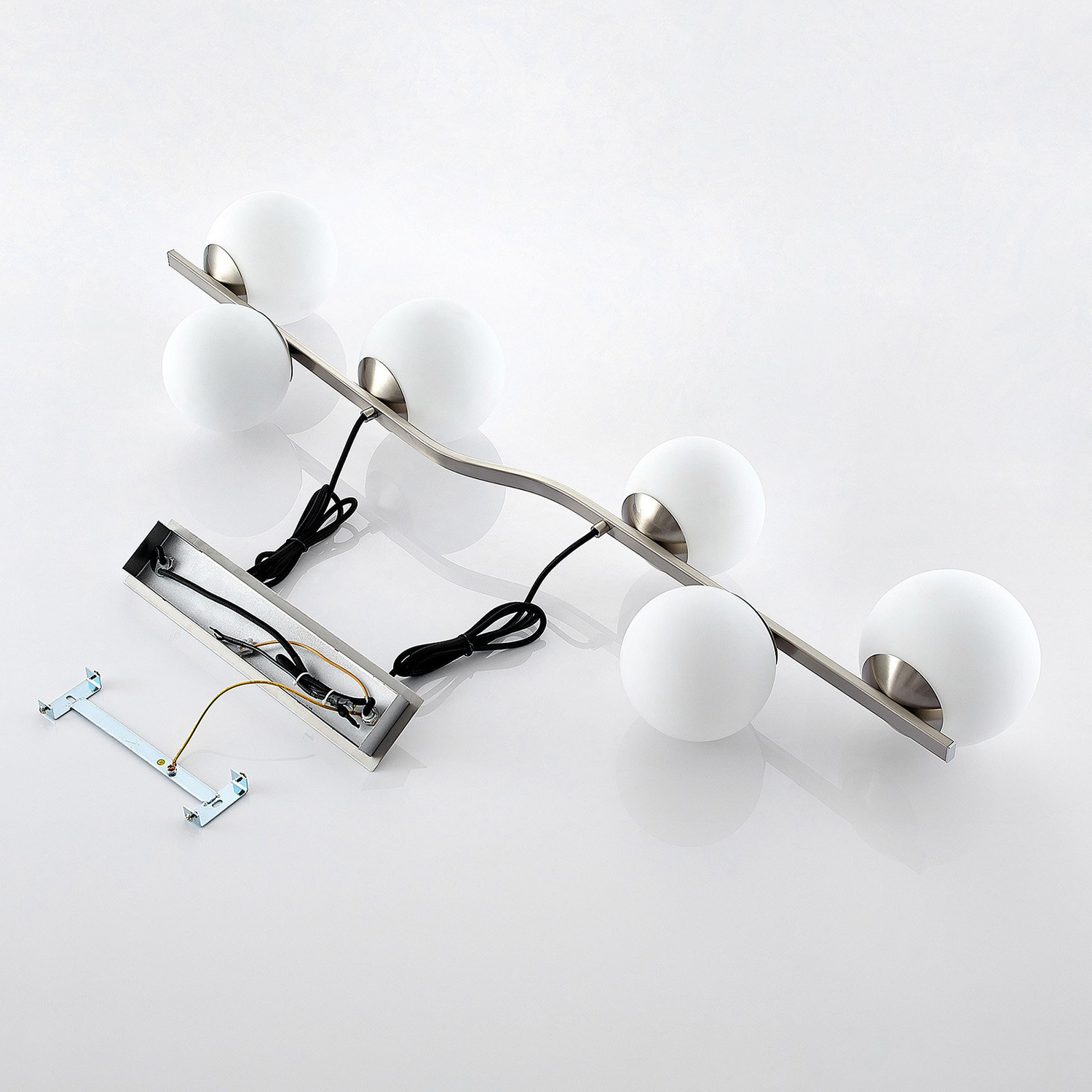 Suspension Lindby Avalyn de catégorie B, plafonnier, lampe suspendue, blanc Nic806
