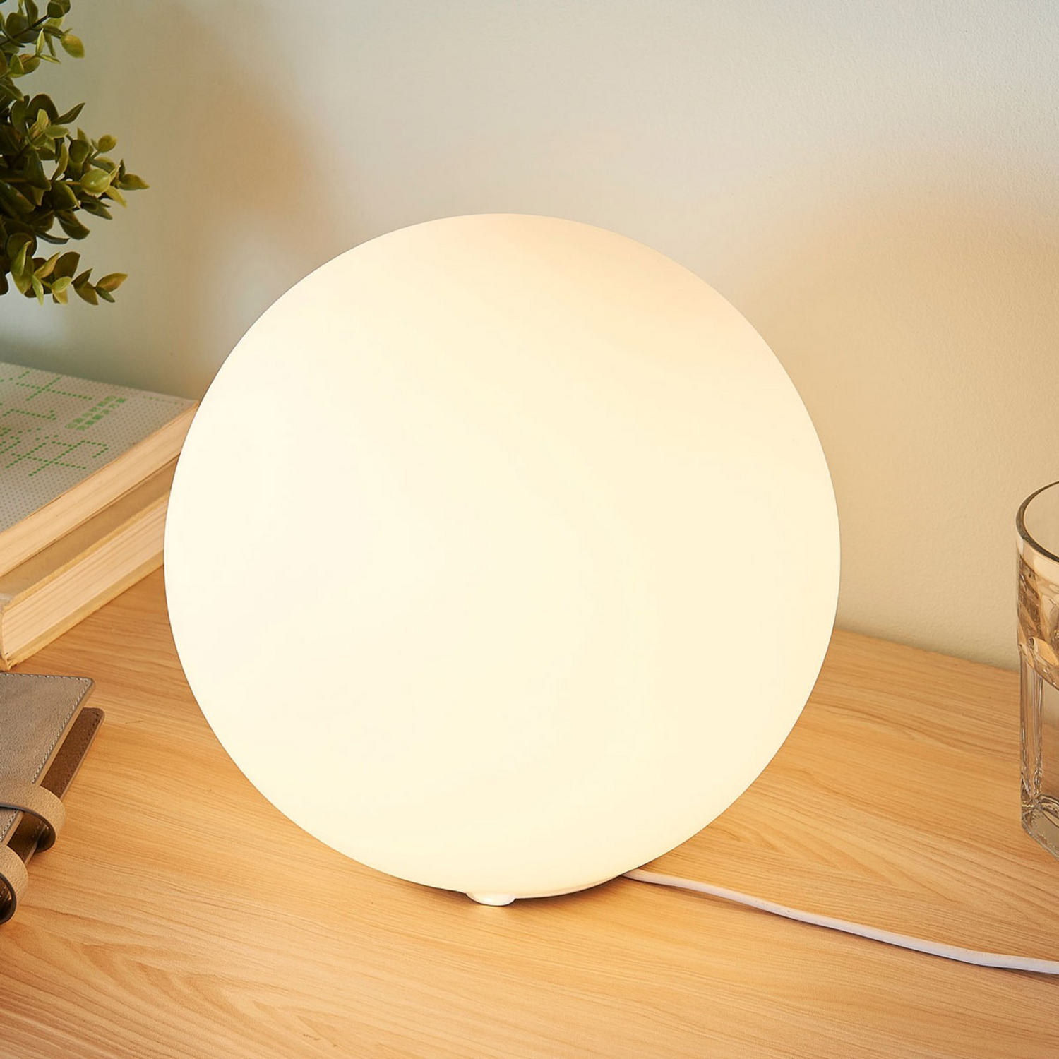 B-Ware Lindby Glastischlampe Marike Tischlampe Tischlampe Lampe E27 Glas Kugel Weiß