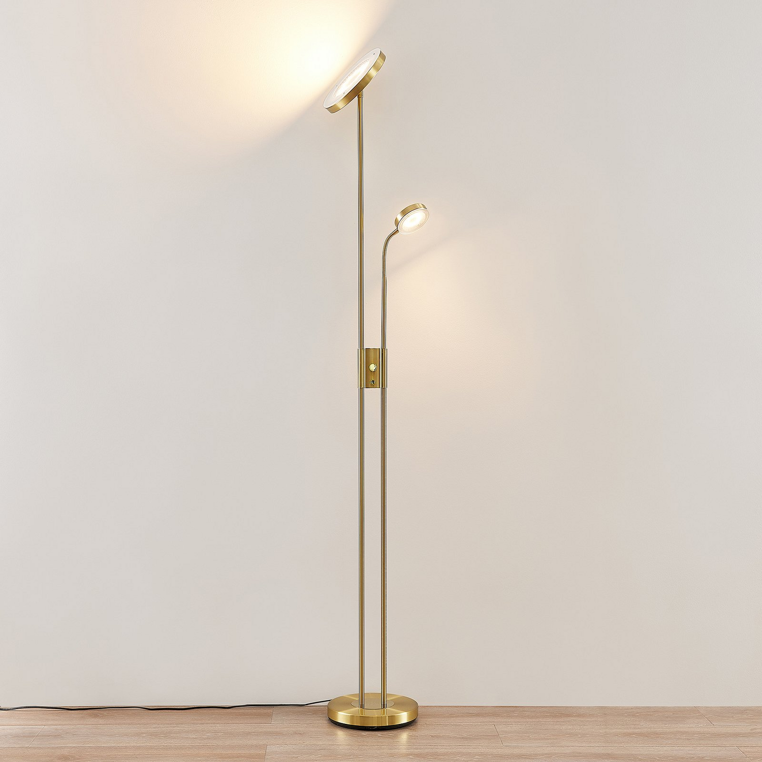 Lampadaire LED Lindby Seppa, lampe sur pied, lampe de lecture, rond, laiton, déstockage