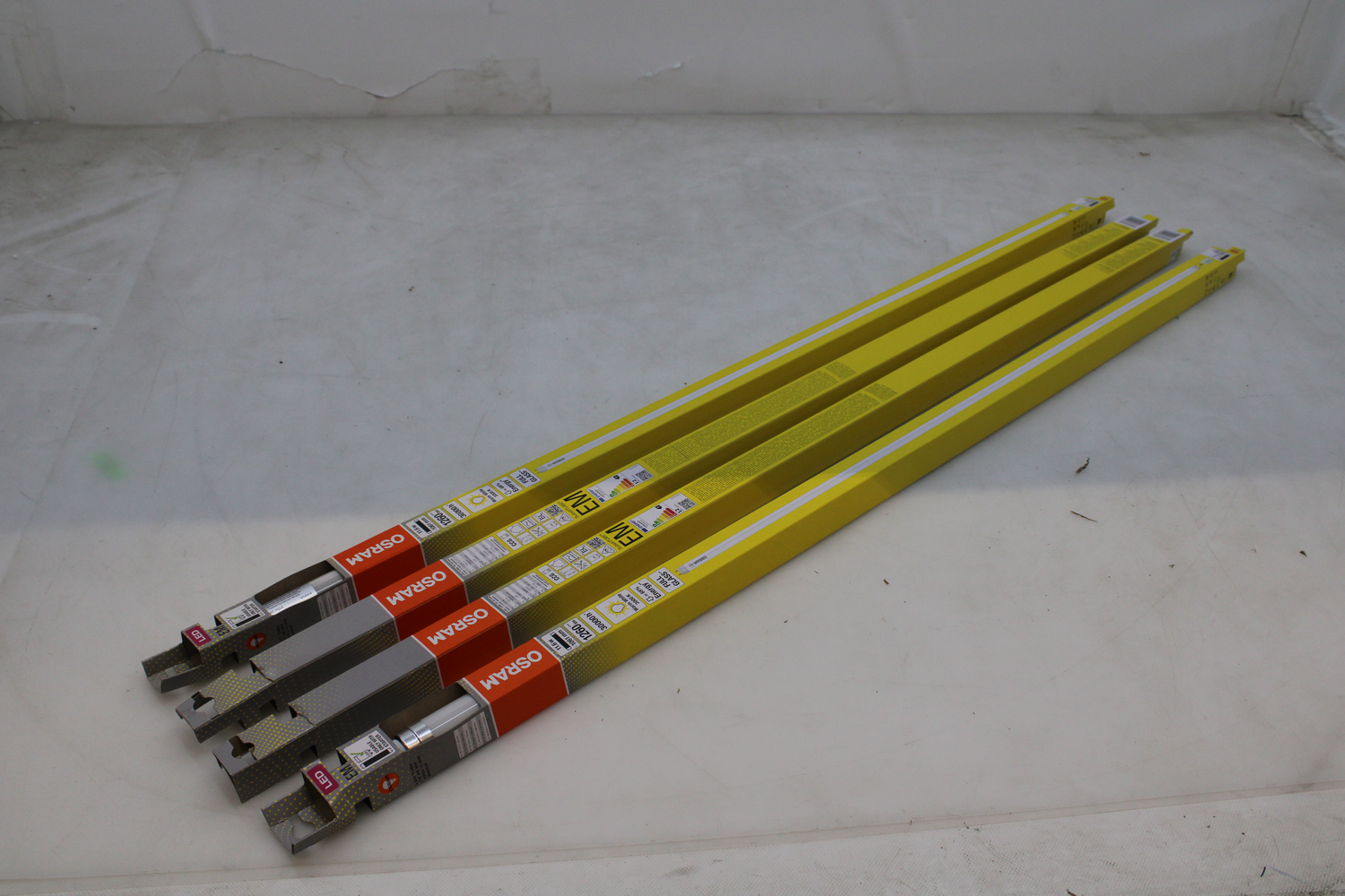 B-Ware OSRAM G13 Röhrenform Leuchtmittel T8 11.6 W Warmweiß (Ø x L) 26.80mm 4 STÜCK