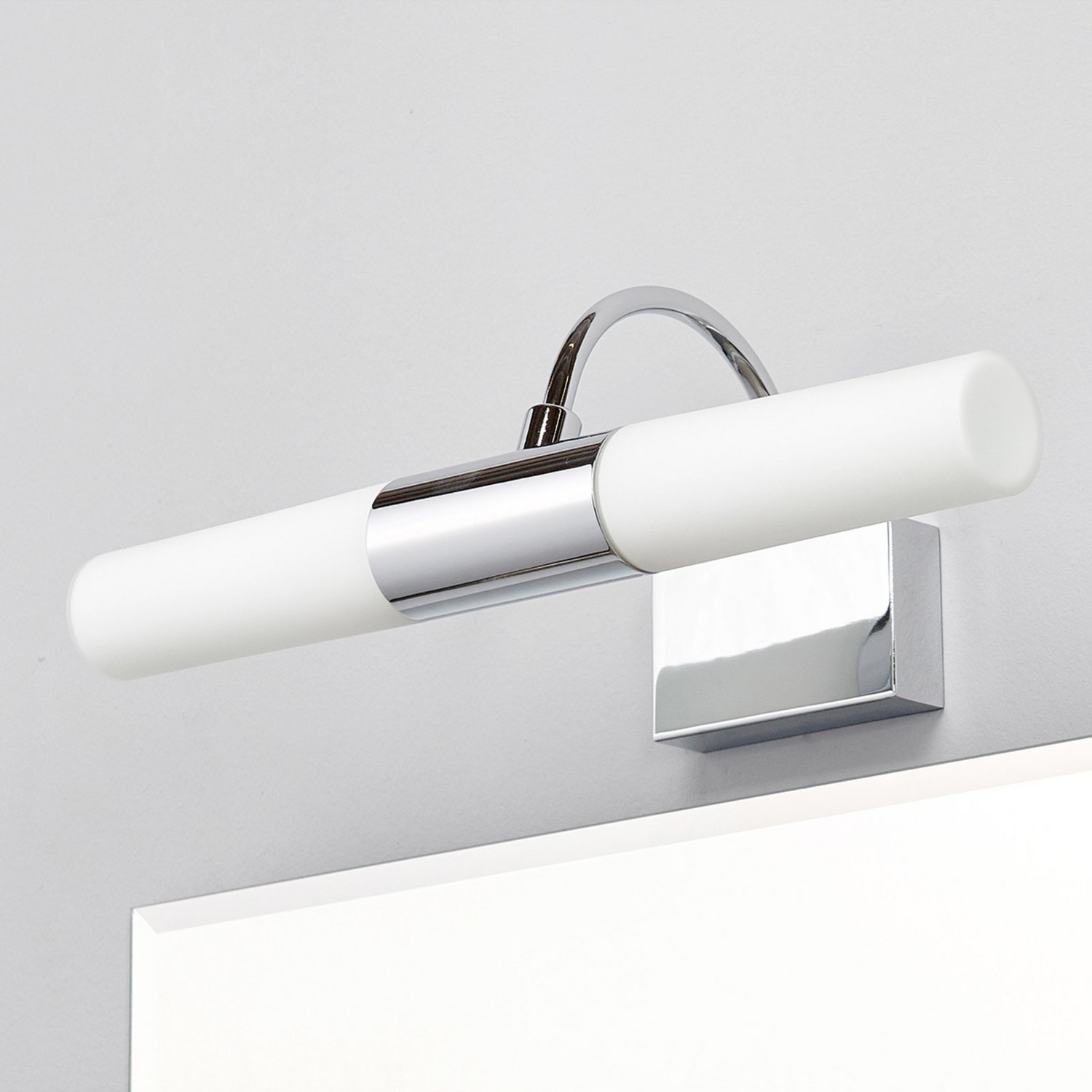 Applique murale Lindby pour miroir de salle de bain Devran, 33 watts, produit de seconde main.