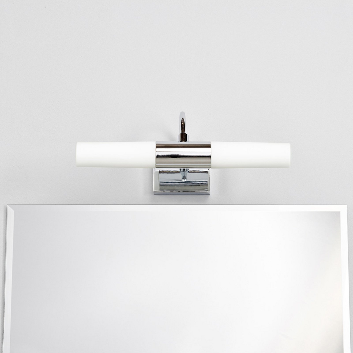 Applique murale Lindby pour miroir de salle de bain Devran, 33 watts, produit de seconde main.