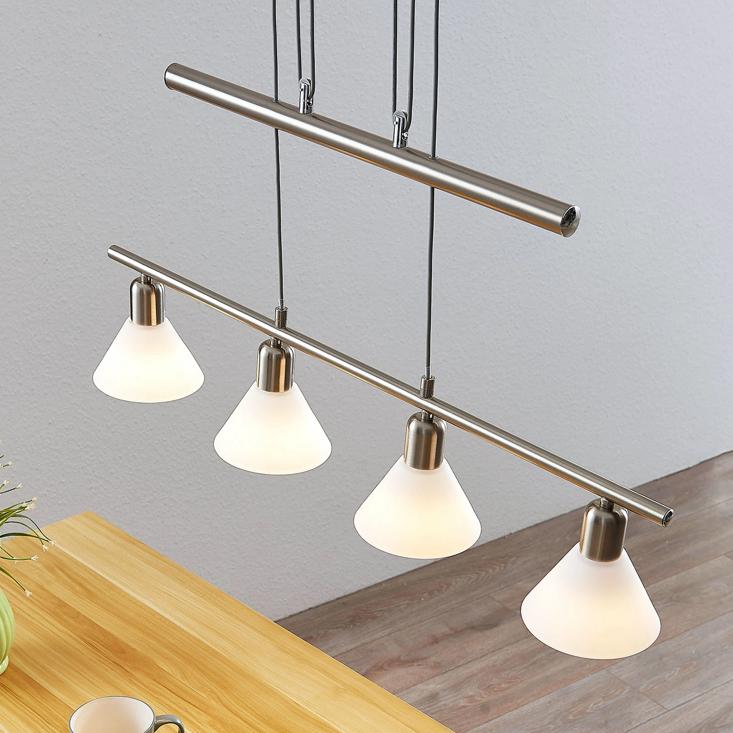 Suspension réglable en hauteur Lindby Delira, plafonnier décoratif E14