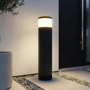 B-Ware Lucande Sockellampe Corban anthrazit LED Außenleuchte mit Steckdose IP44 47,8cm